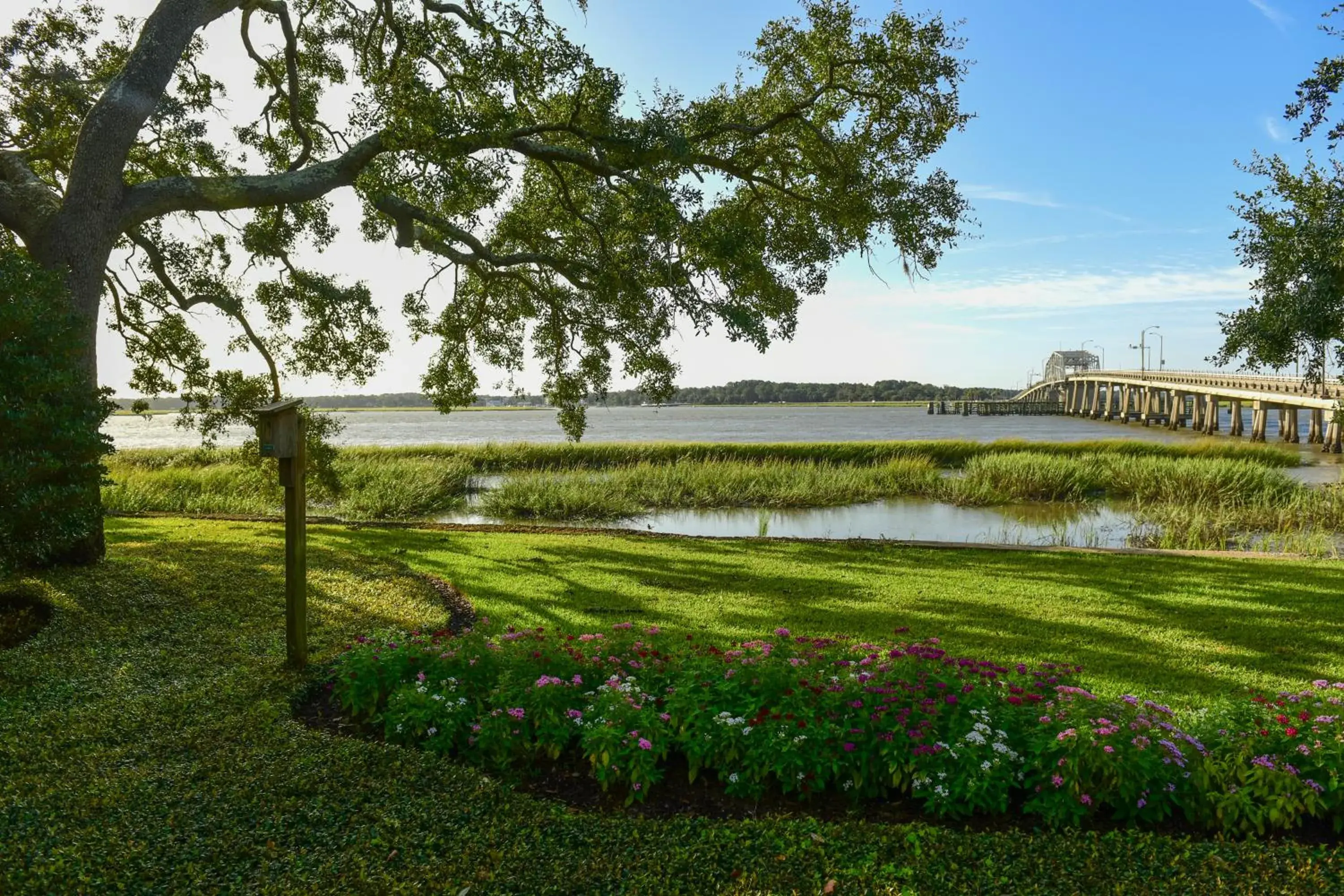King Room with Sea View in 607 Bay Inn Downtown Beaufort King Room with Sea View in 607 Bay Inn Downtown Beaufort