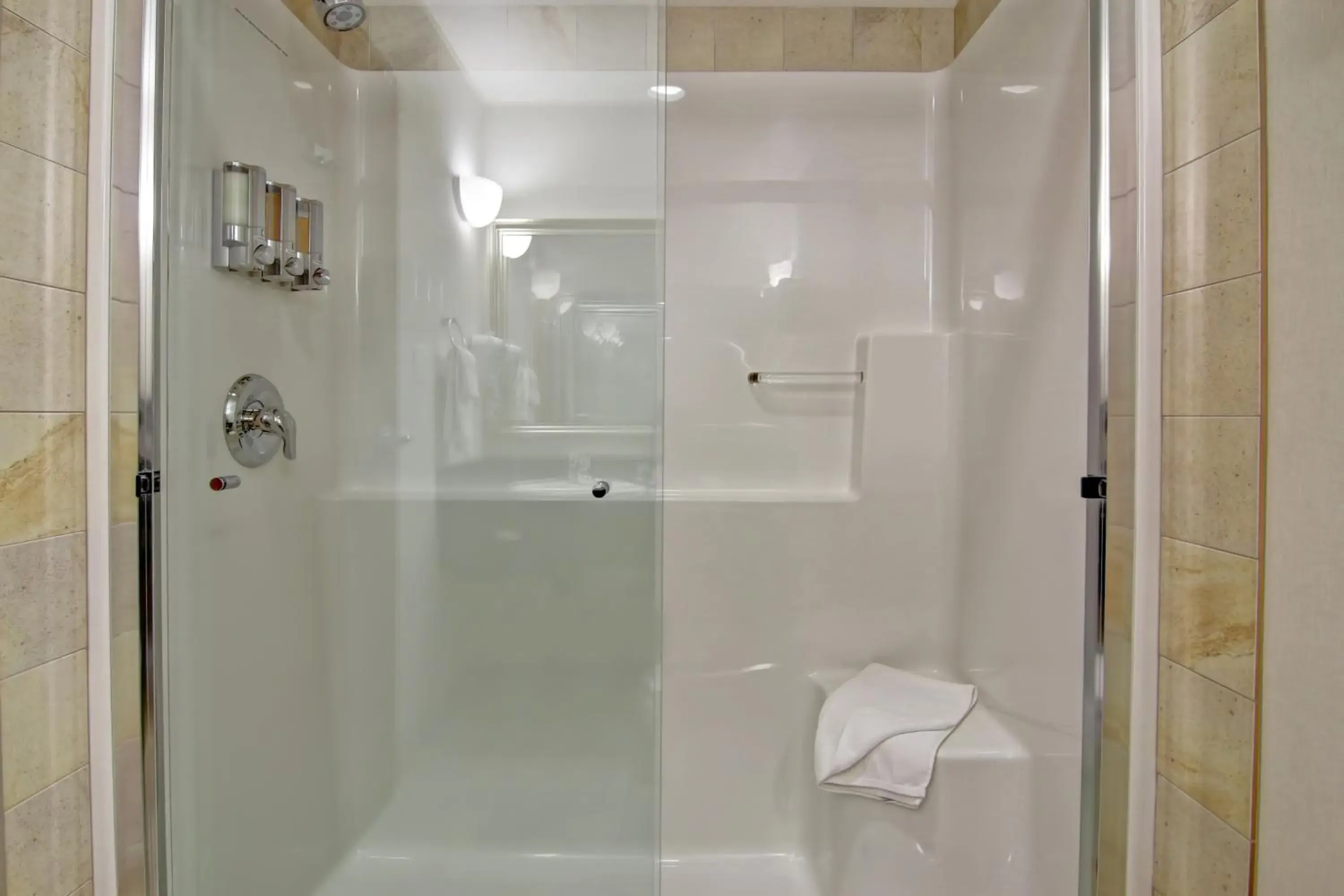 King Suite with Jacuzzi in Canalta Hotel Melfort King Suite with Jacuzzi in Canalta Hotel Melfort