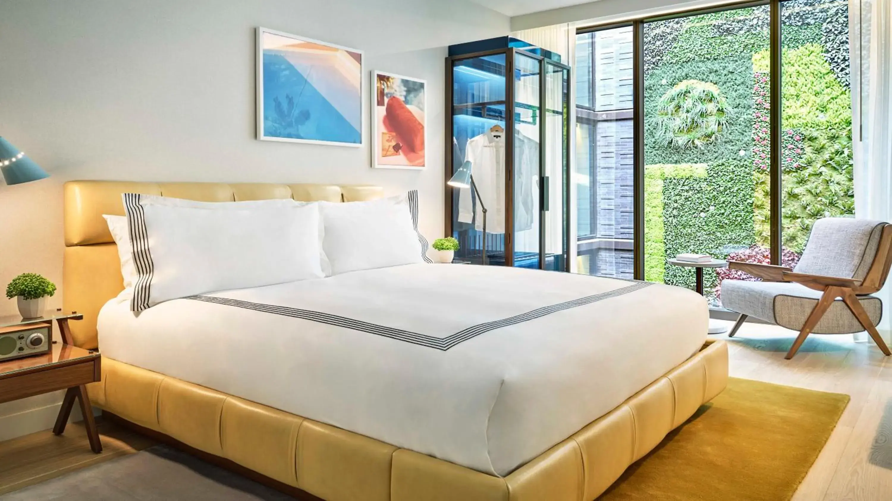 King Room with Accessible Tub - Disability Access in Thompson Hollywood, by Hyatt King Room with Accessible Tub - Disability Access in Thompson Hollywood, by Hyatt