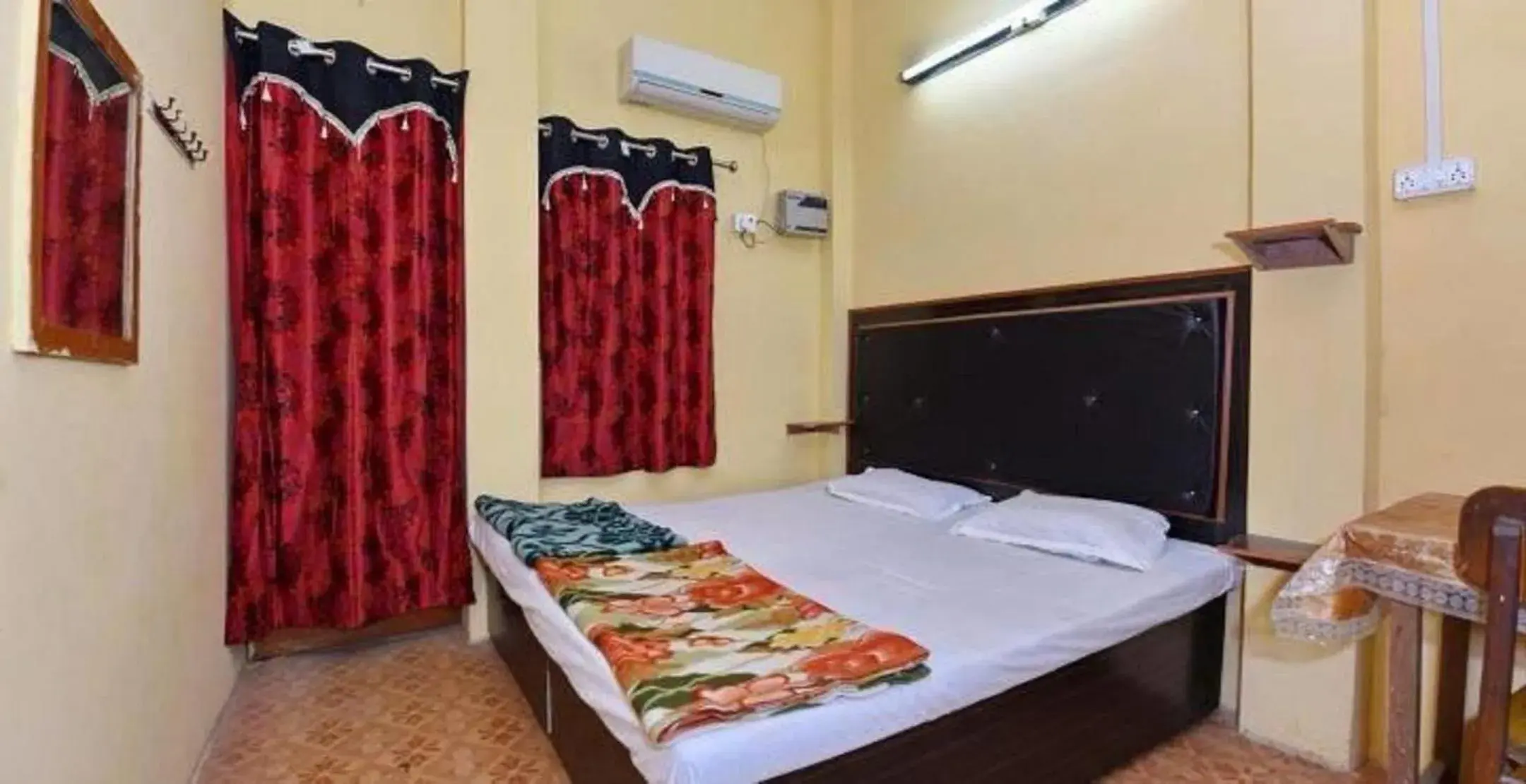 Deluxe Room - single occupancy in Maa Vaishno Guest House Deluxe Room - single occupancy in Maa Vaishno Guest House