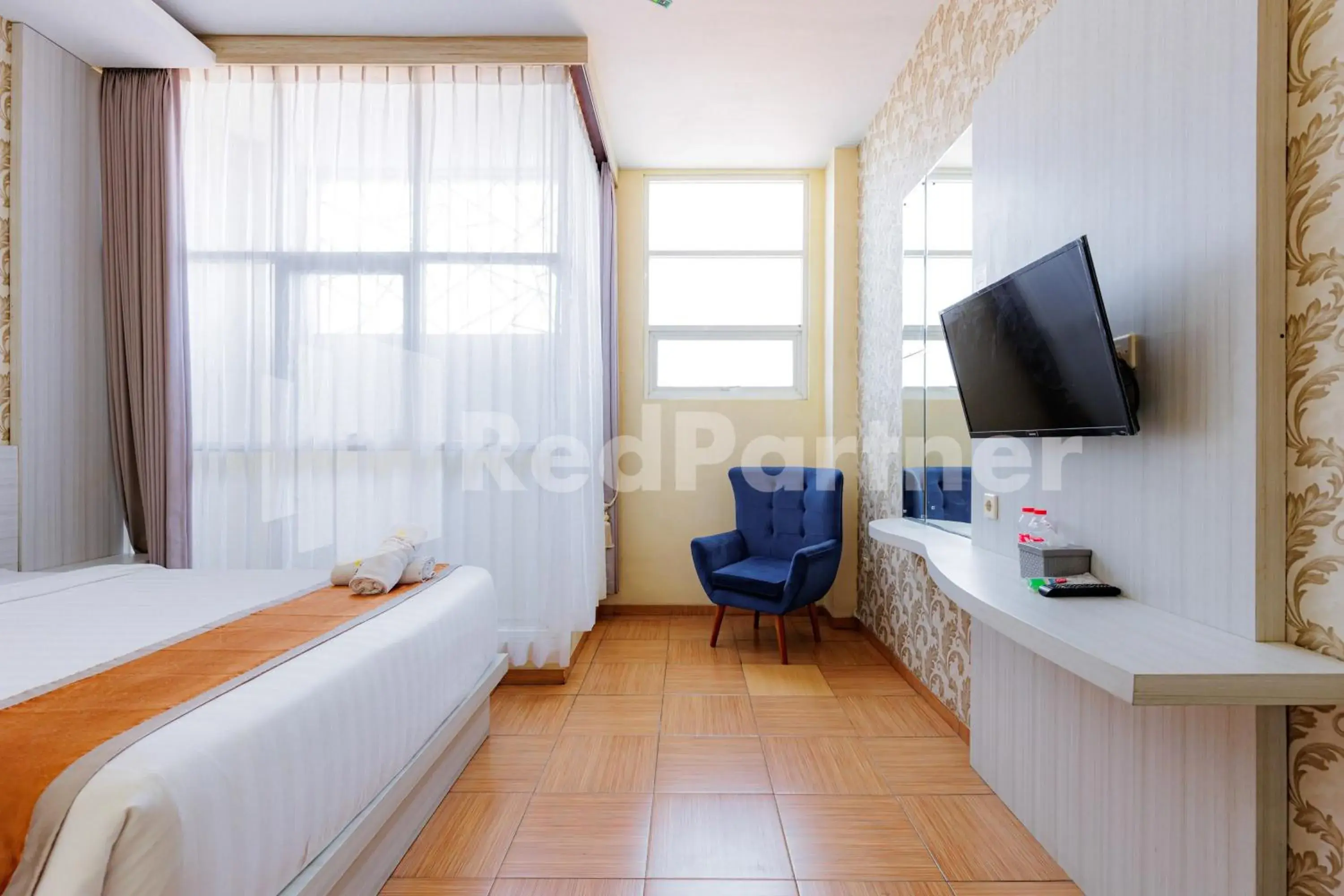 Standard Double Room in De Malang Sweet Homestay Syariah Mitra RedDoorz Standard Double Room in De Malang Sweet Homestay Syariah Mitra RedDoorz