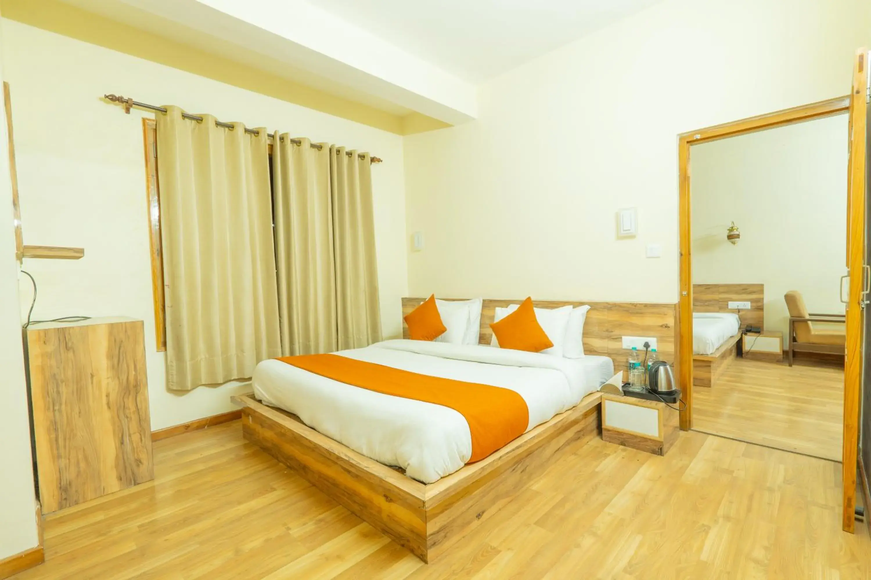 Family Suite with Balcony in Hotel Rising Star With Garden With Private Parking Near To Mall Road Family Suite with Balcony in Hotel Rising Star With Garden With Private Parking Near To Mall Road