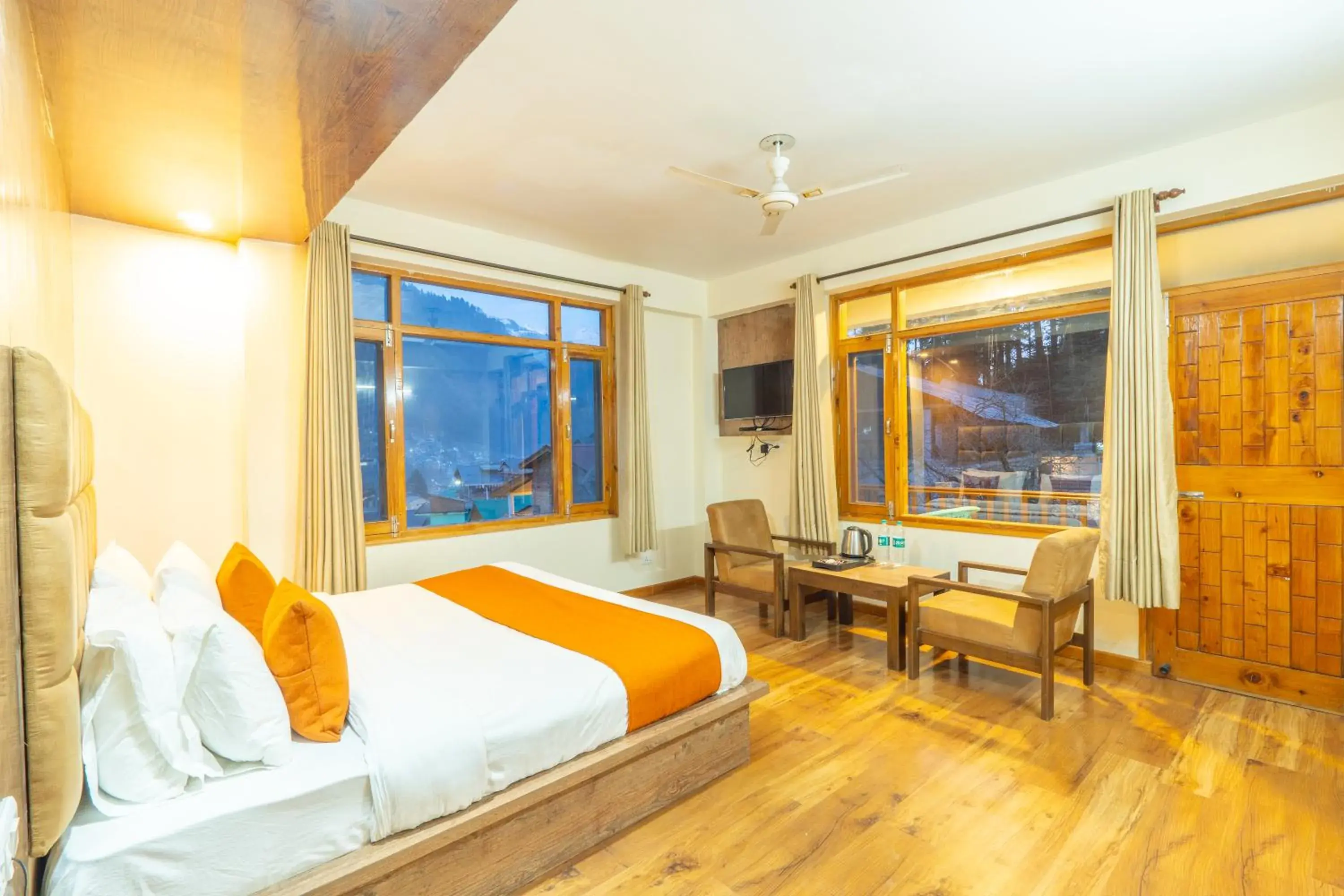 Double Room with Balcony - single occupancy in Hotel Rising Star With Garden With Private Parking Near To Mall Road Double Room with Balcony - single occupancy in Hotel Rising Star With Garden With Private Parking Near To Mall Road