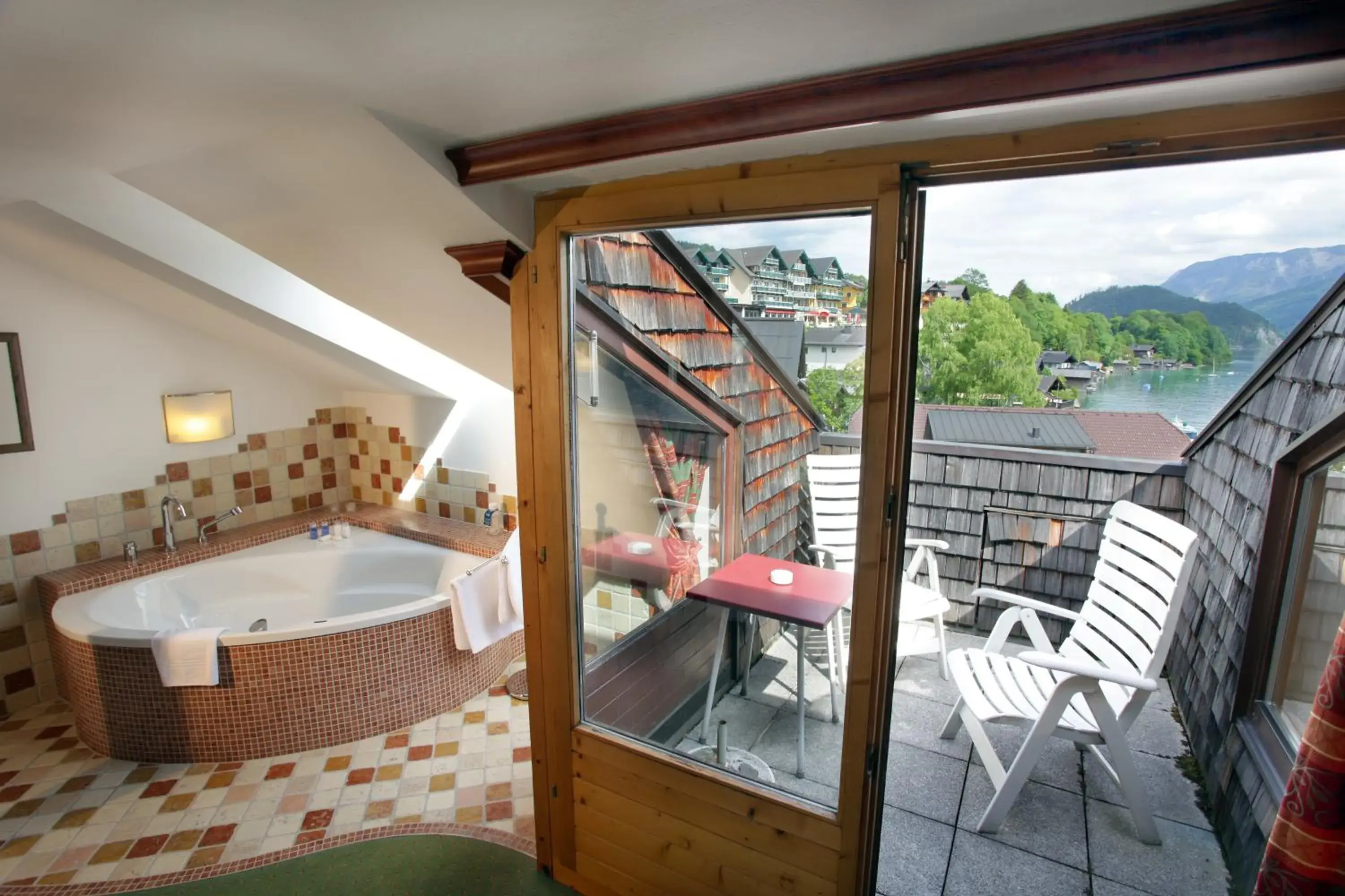 Suite with Balcony and Lake View in Romantik Hotel Im Weissen Rössl am Wolfgangsee Suite with Balcony and Lake View in Romantik Hotel Im Weissen Rössl am Wolfgangsee