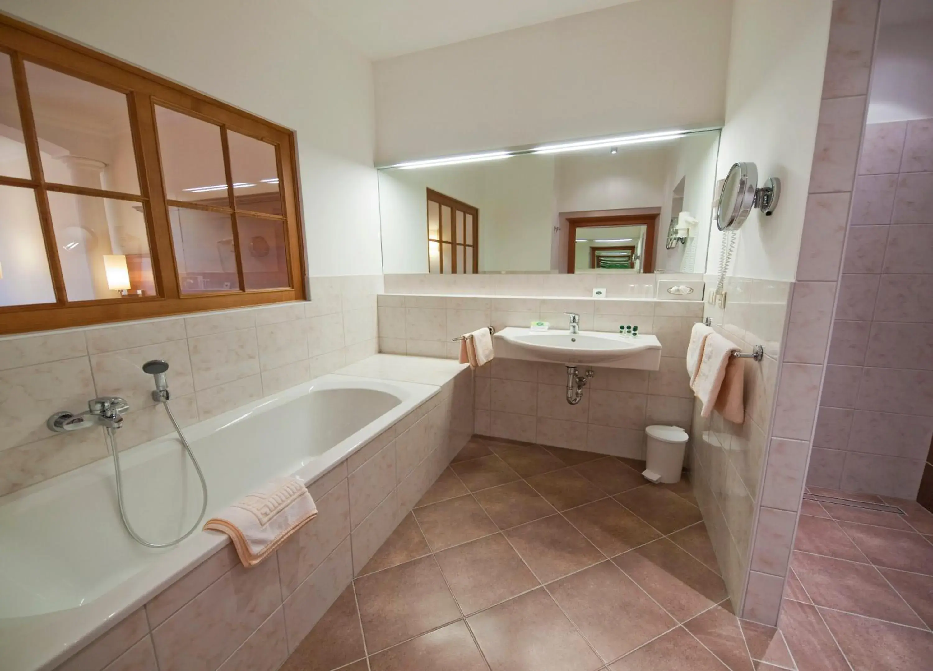 Junior Suite - single occupancy in Gartenhotel & Weingut Pfeffel Dürnstein Junior Suite - single occupancy in Gartenhotel & Weingut Pfeffel Dürnstein