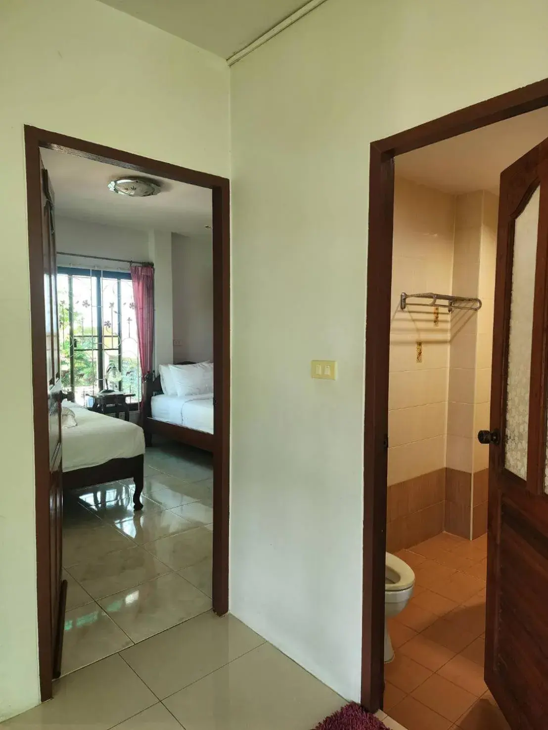 Twin Room with Private Bathroom in Loy Manee House Twin Room with Private Bathroom in Loy Manee House