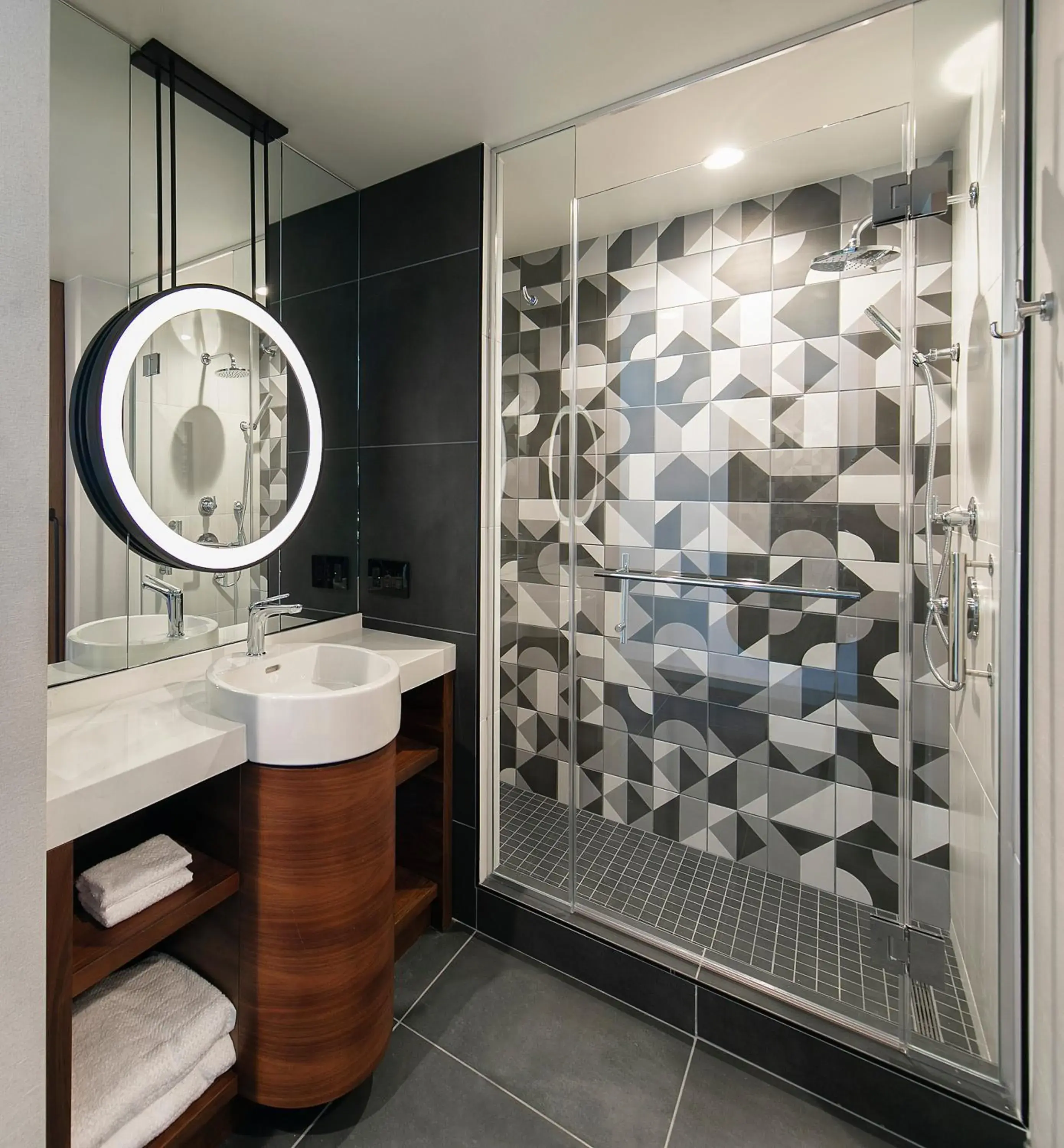 Classic Guest room with 1 King in Le Meridien Pasadena Arcadia Classic Guest room with 1 King in Le Meridien Pasadena Arcadia