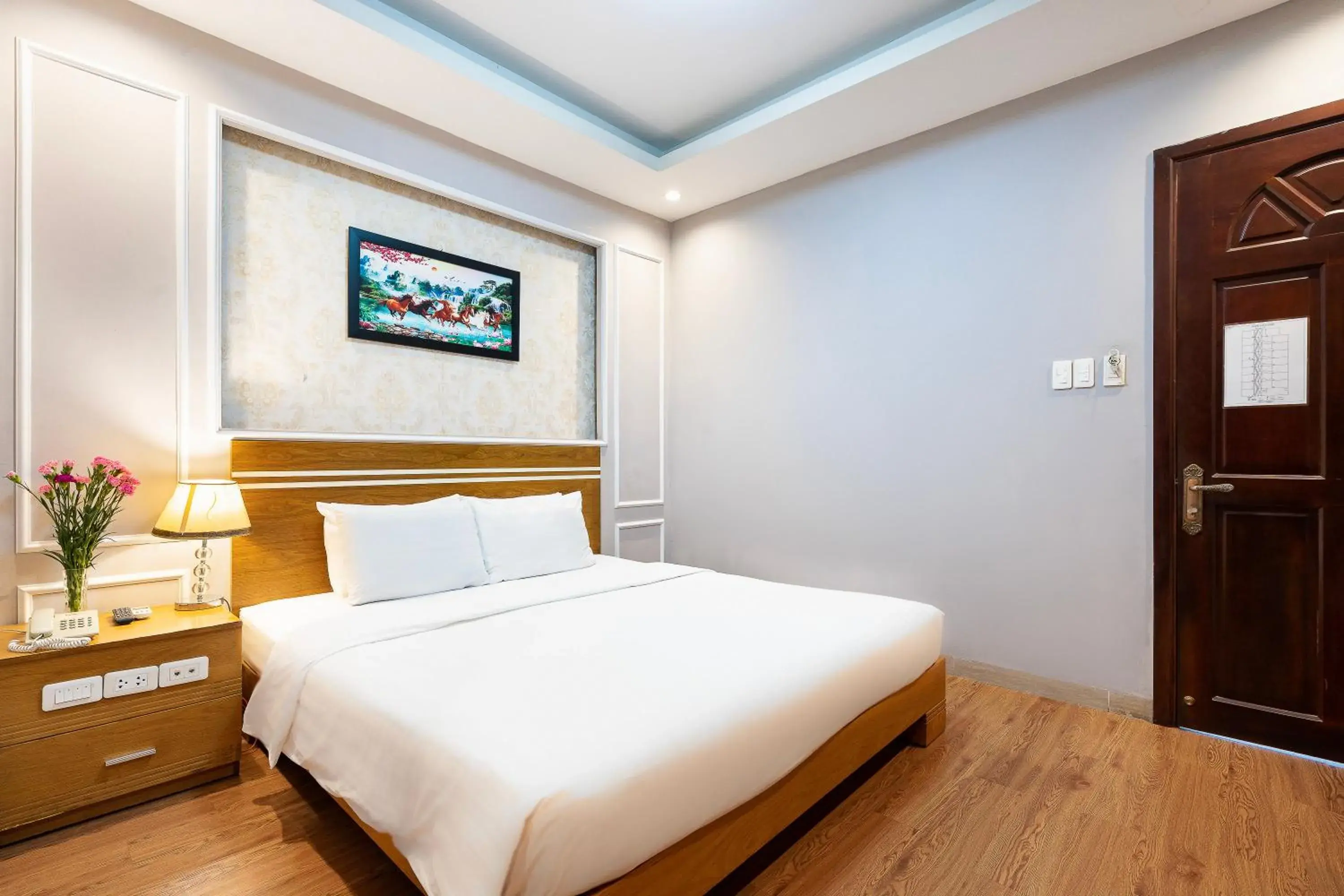 Superior Double Room in Lucky Star Hotel 266 De Tham Superior Double Room in Lucky Star Hotel 266 De Tham