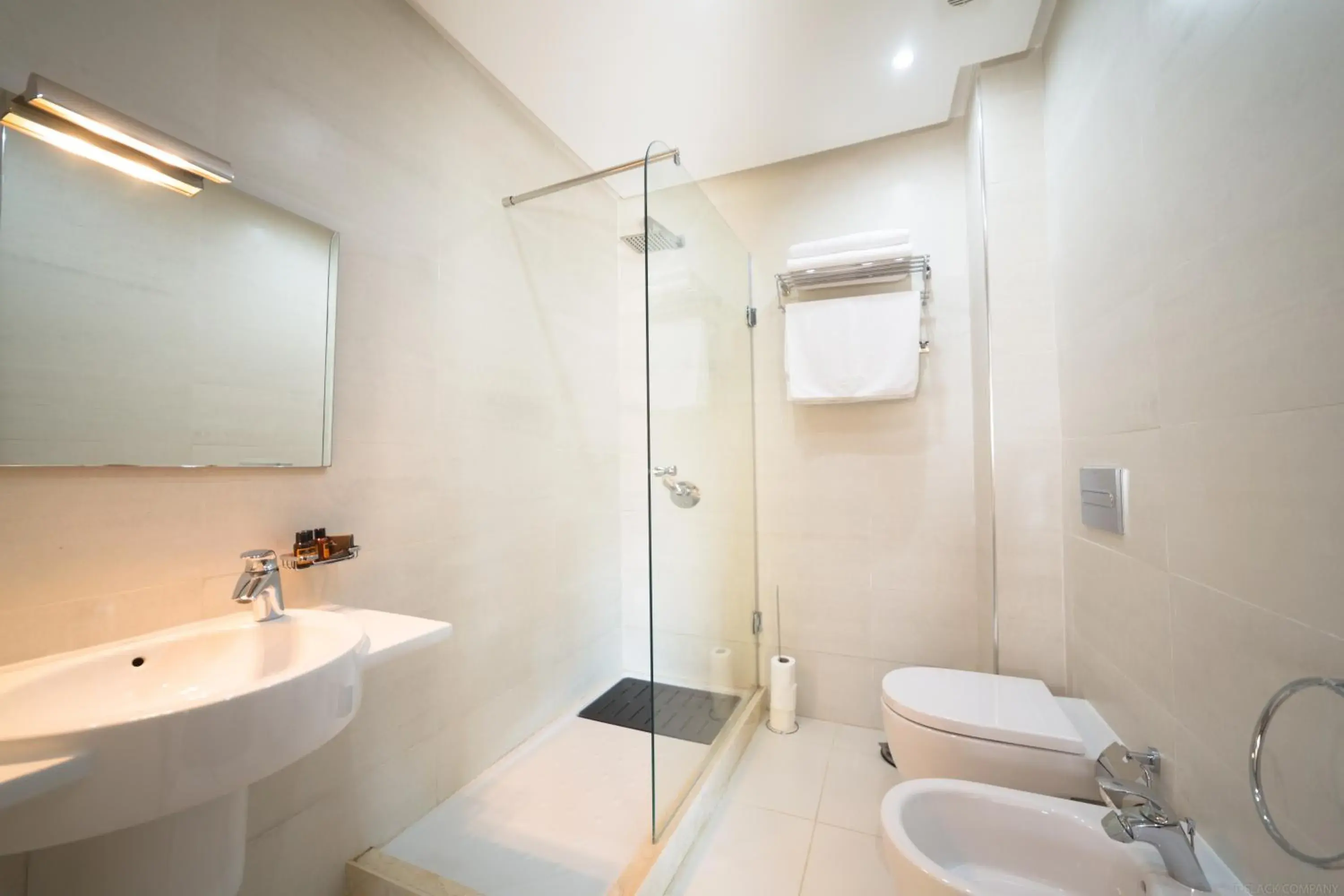 Three-Bedroom Apartment with Sea View in Mnar Castle Three-Bedroom Apartment with Sea View in Mnar Castle