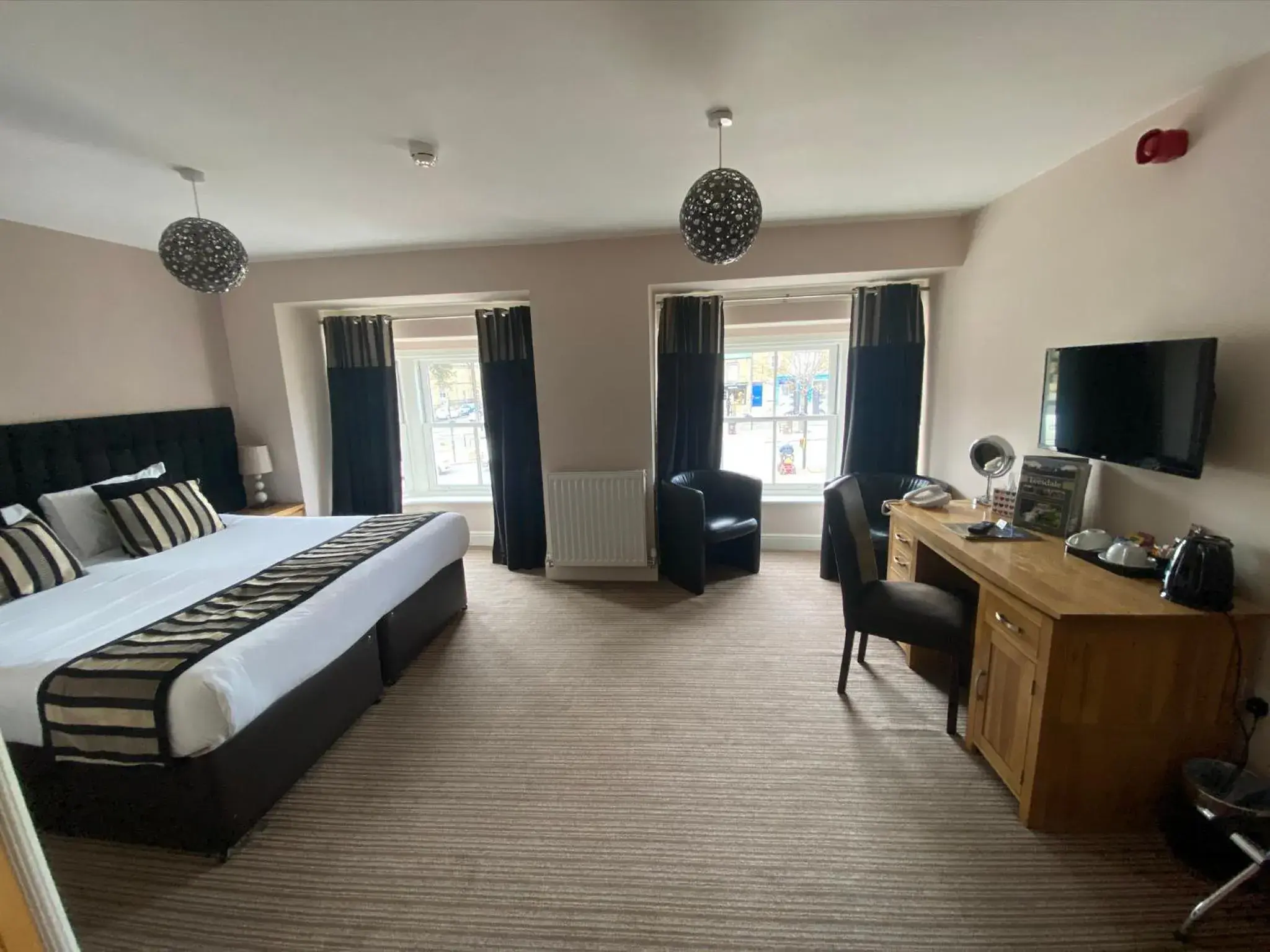 Superior King Room - single occupancy in The Three Horseshoes Hotel Superior King Room - single occupancy in The Three Horseshoes Hotel
