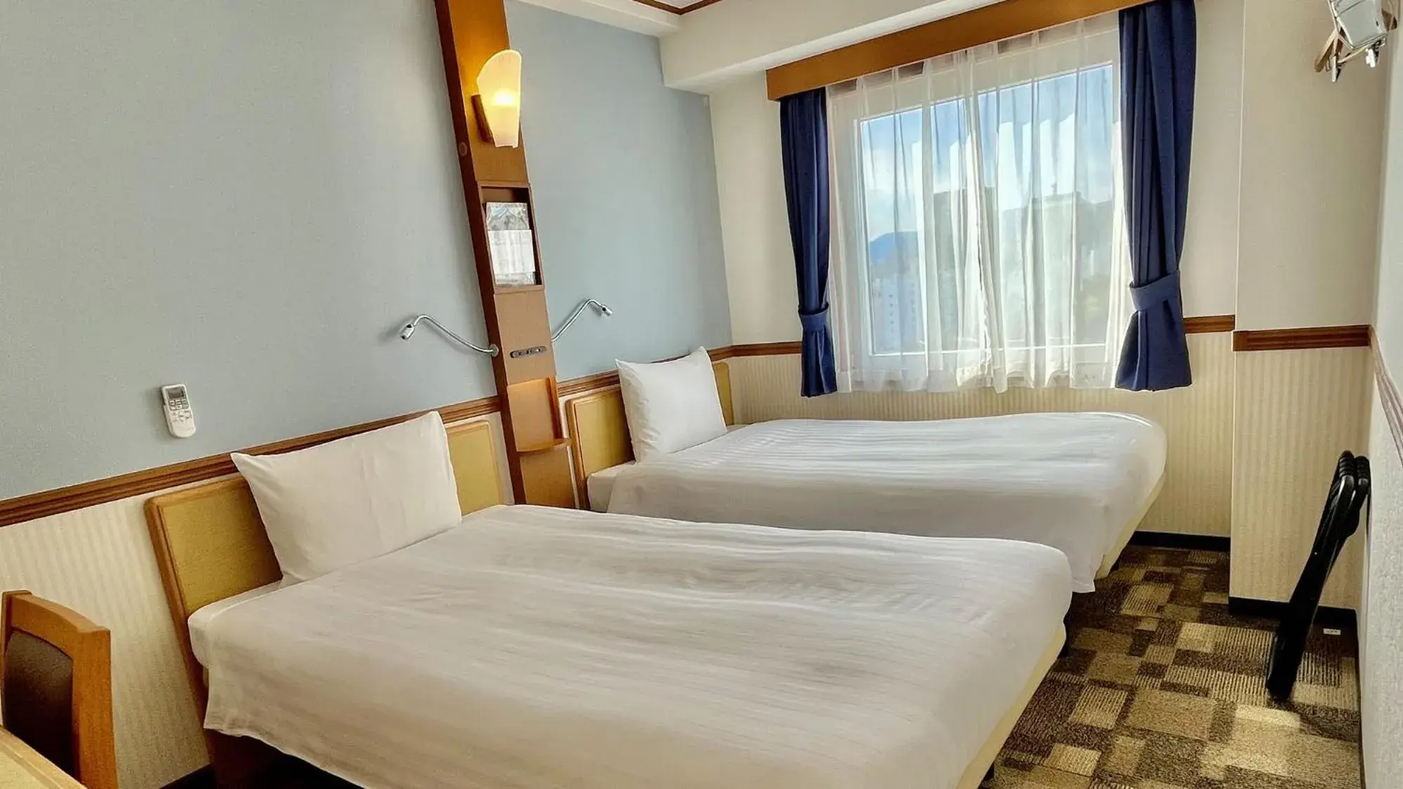 Twin Room - Non-Smoking in Toyoko Inn Hiroshima Heiwa-odori Twin Room - Non-Smoking in Toyoko Inn Hiroshima Heiwa-odori