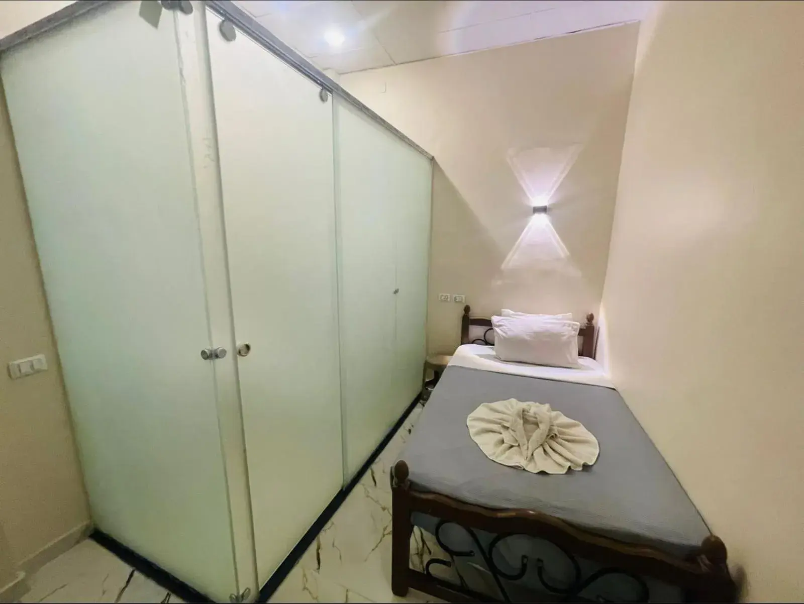Single Room with Private Bathroom - single occupancy in One Season Cairo Single Room with Private Bathroom - single occupancy in One Season Cairo