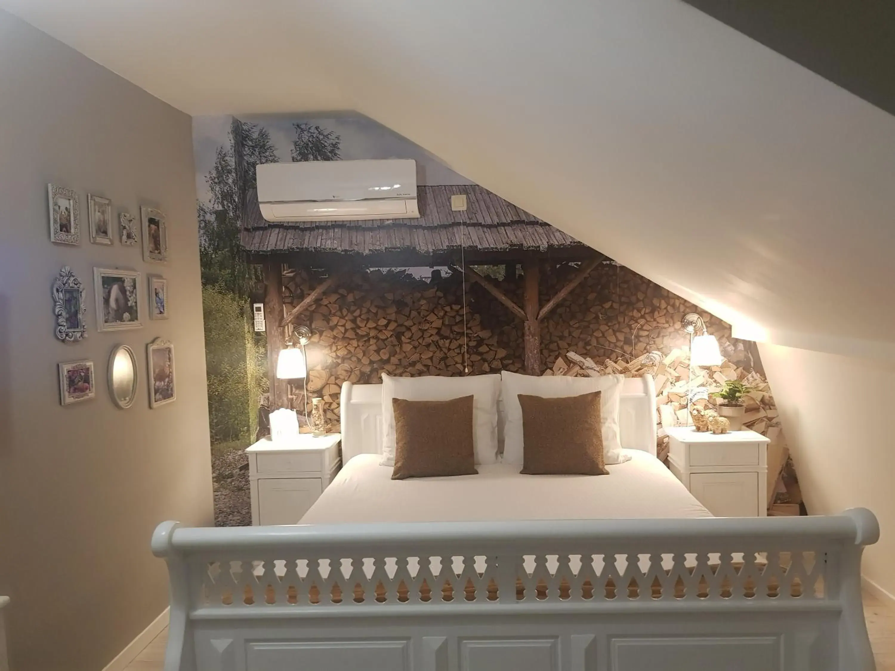 Deluxe Double Room with Bath - single occupancy in B&B Le Jardin Deluxe Double Room with Bath - single occupancy in B&B Le Jardin