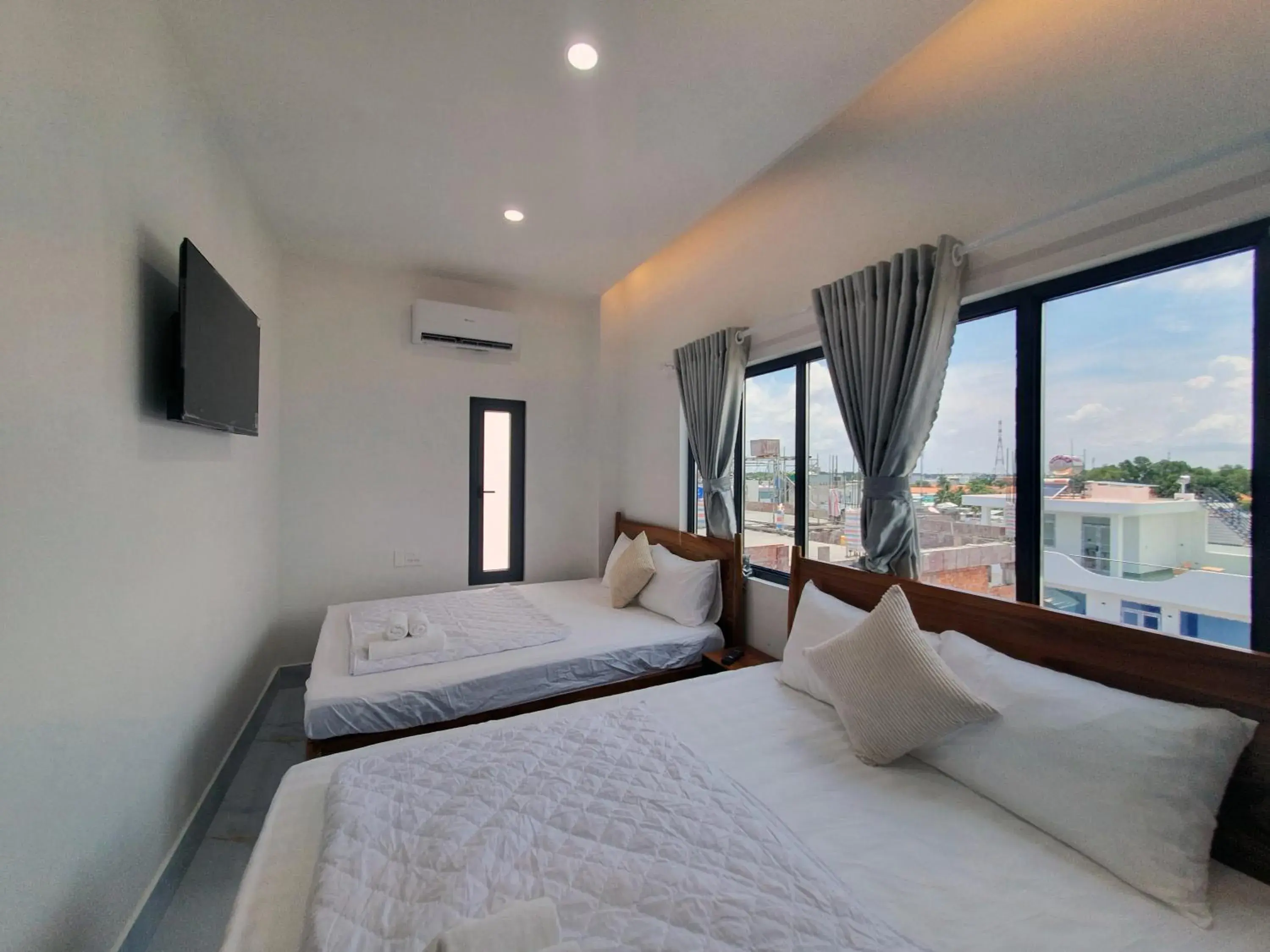 Queen Room with Two Queen Beds in Hero Hostel & Billiards Queen Room with Two Queen Beds in Hero Hostel & Billiards