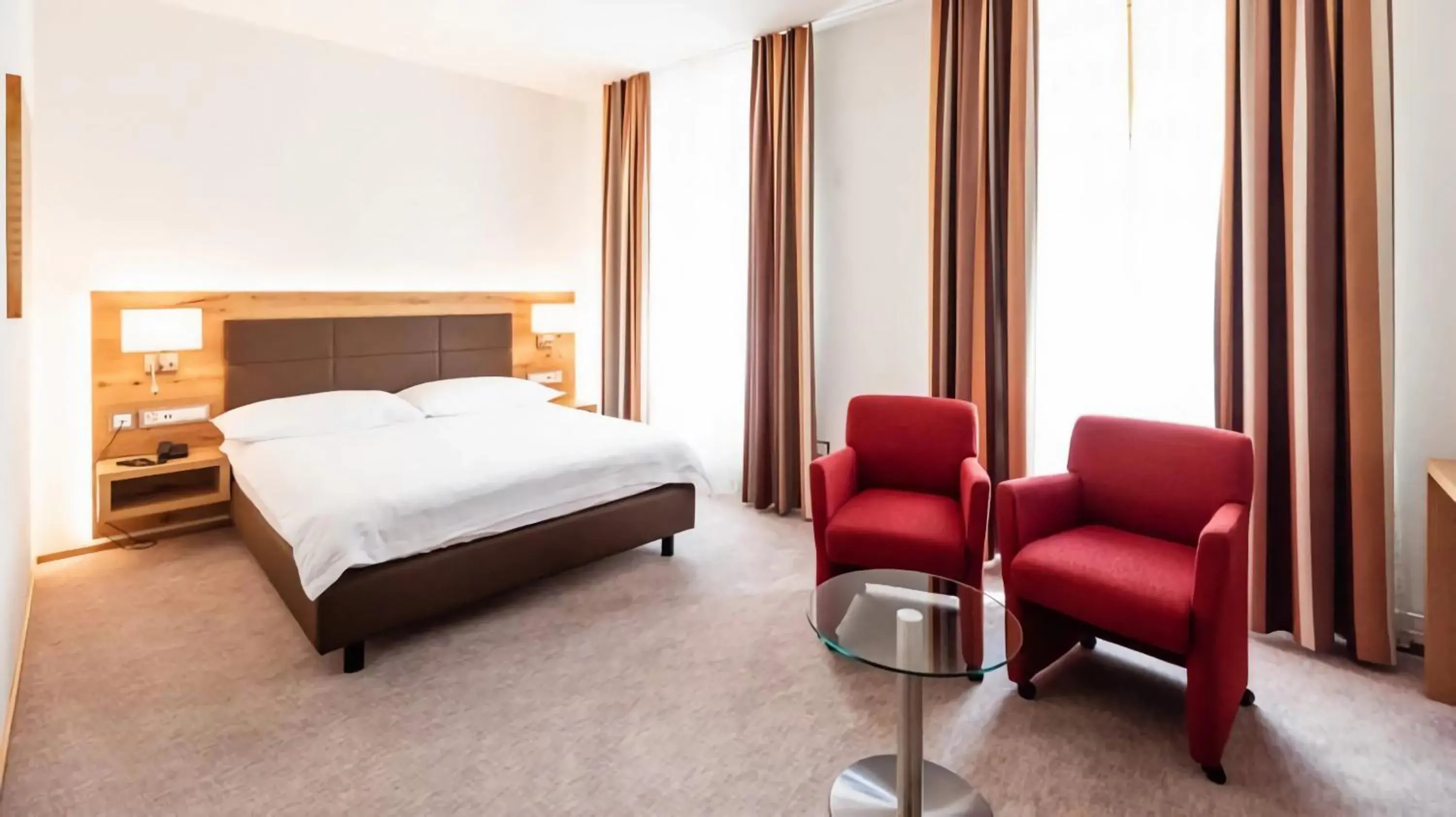 Double Room Grand lit in Central City Hotel Rochat Double Room Grand lit in Central City Hotel Rochat