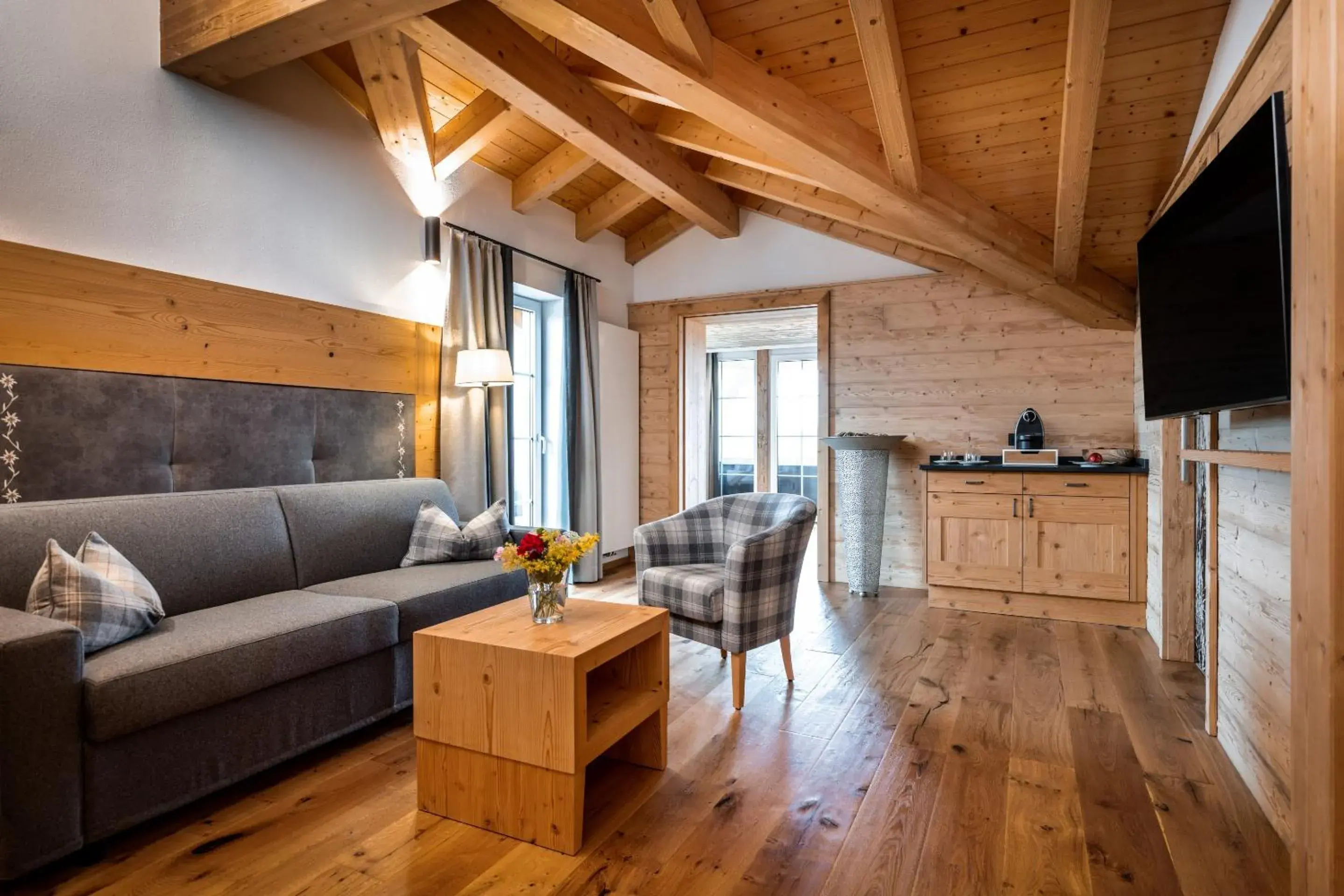 Suite with Hot Tub - single occupancy in Hanusel Hof Wellness & Genuss in Panoramalage Suite with Hot Tub - single occupancy in Hanusel Hof Wellness & Genuss in Panoramalage