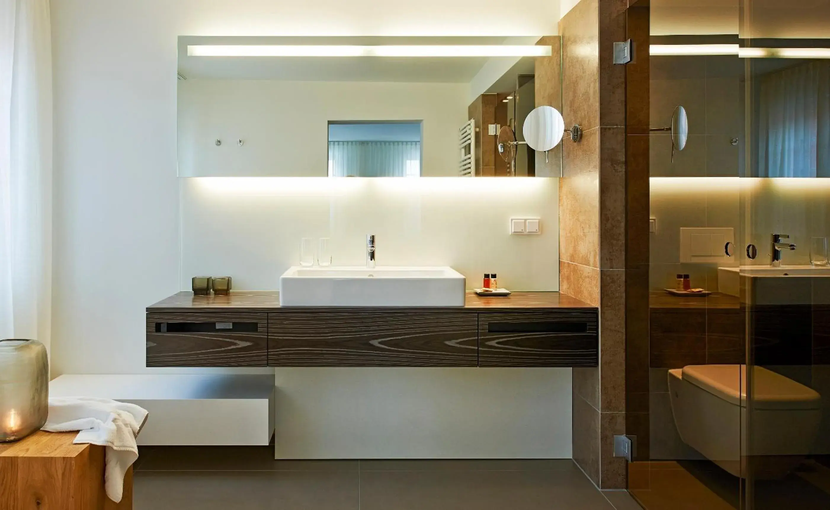 Comfort Double Room with Balcony in Weinhaus Henninger Comfort Double Room with Balcony in Weinhaus Henninger