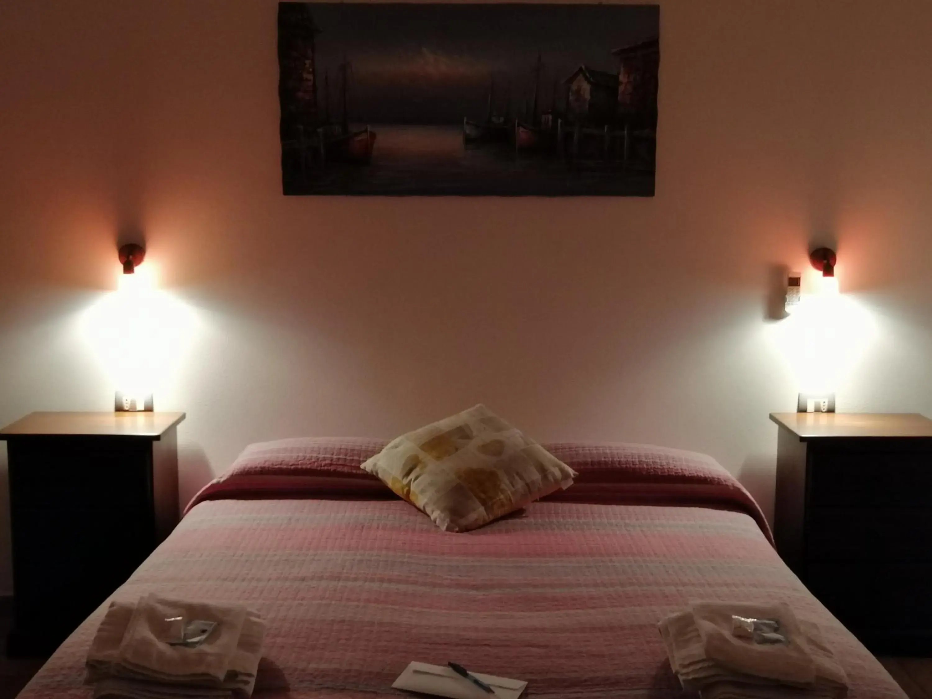 Triple Room with Shared Bathroom in La Casa della Nonna Triple Room with Shared Bathroom in La Casa della Nonna