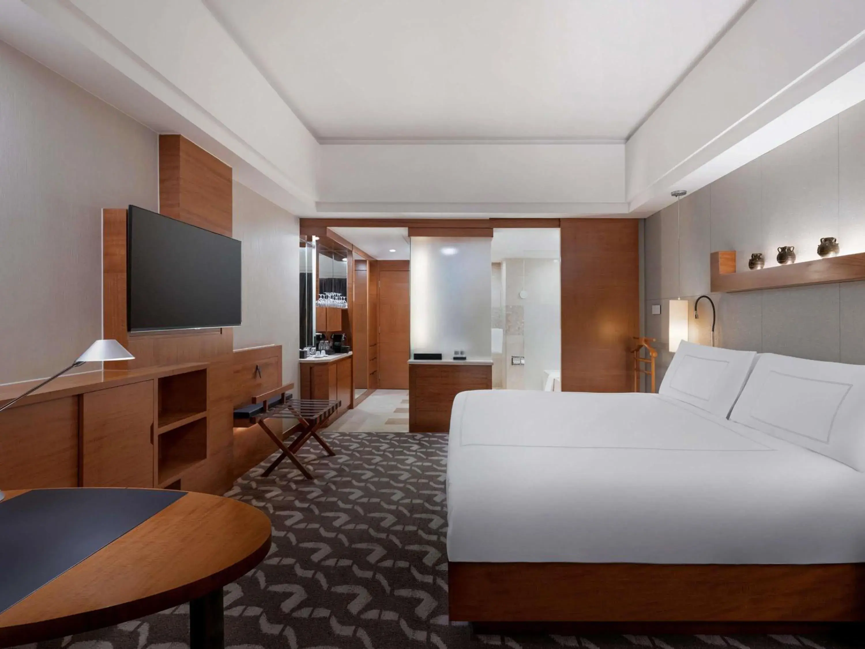 Swiss Advantage King Room in Swissôtel Grand Shanghai - Stroll down West Nanjing Road and soak in downtown Shanghai vibrancy Swiss Advantage King Room in Swissôtel Grand Shanghai - Stroll down West Nanjing Road and soak in downtown Shanghai vibrancy