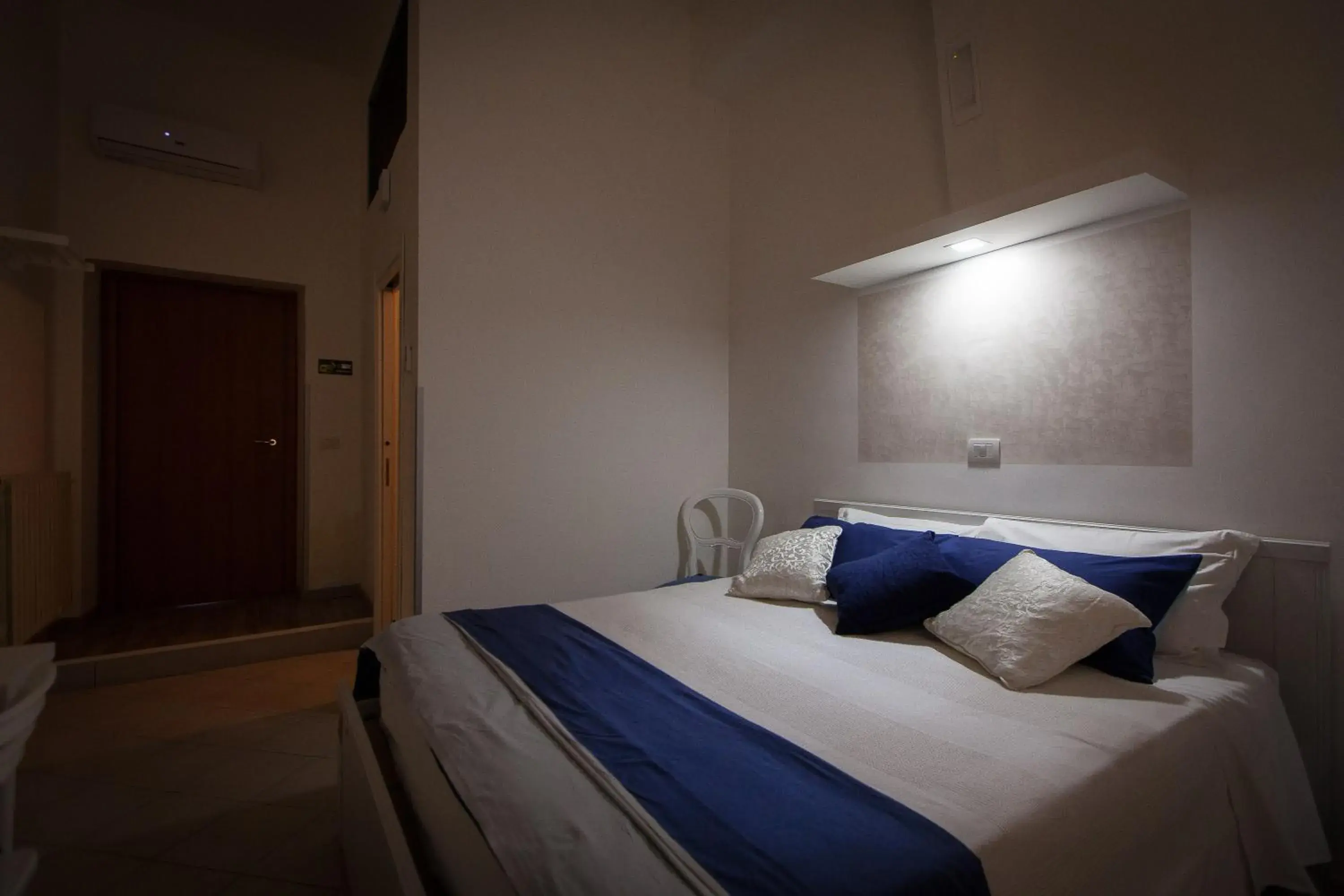 Large Double Room in San Peter Angels Large Double Room in San Peter Angels