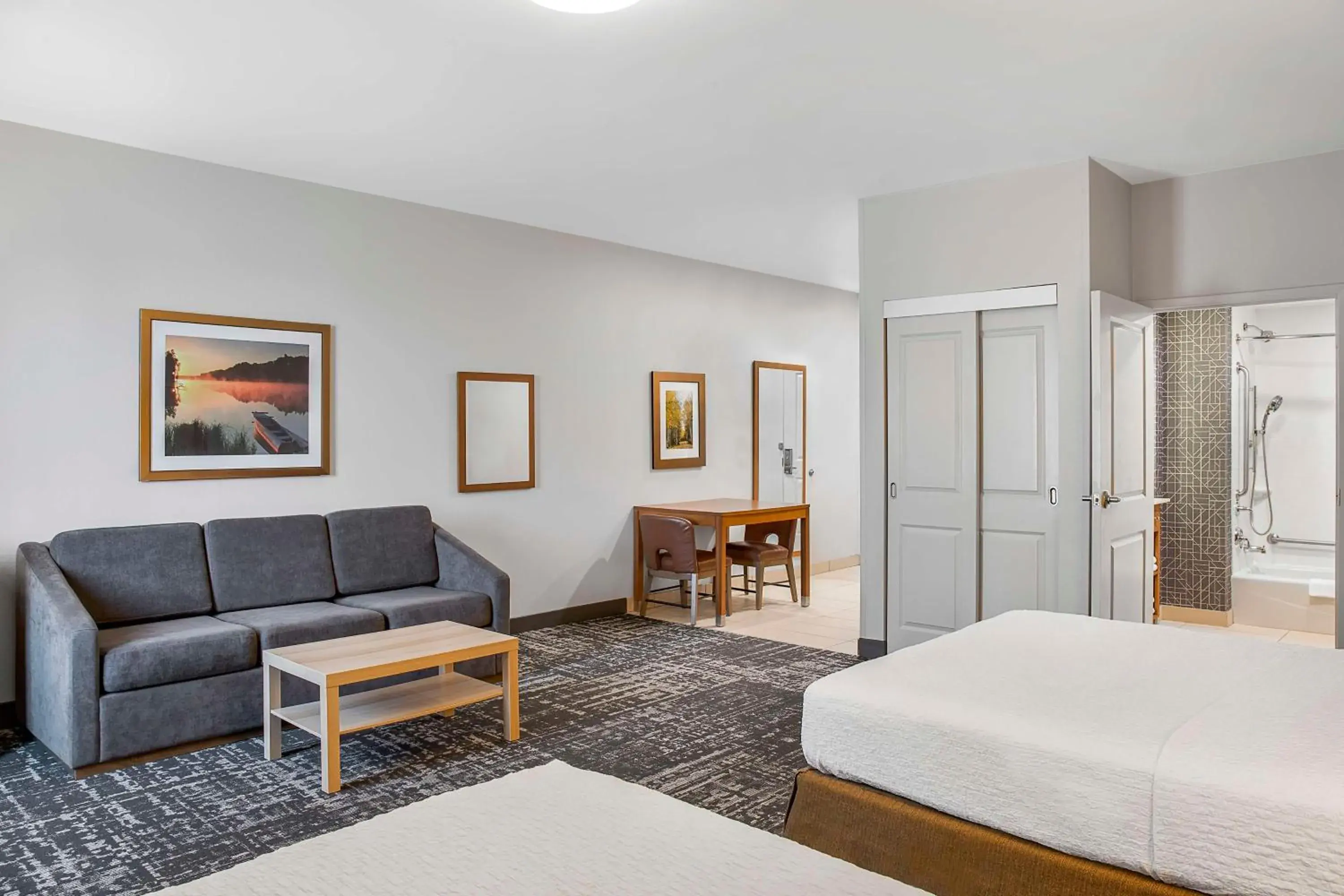 Queen Studio with Two Queen Beds - Non-Smoking in Homewood Suites by Hilton Winnipeg Airport - Polo Park Queen Studio with Two Queen Beds - Non-Smoking in Homewood Suites by Hilton Winnipeg Airport - Polo Park