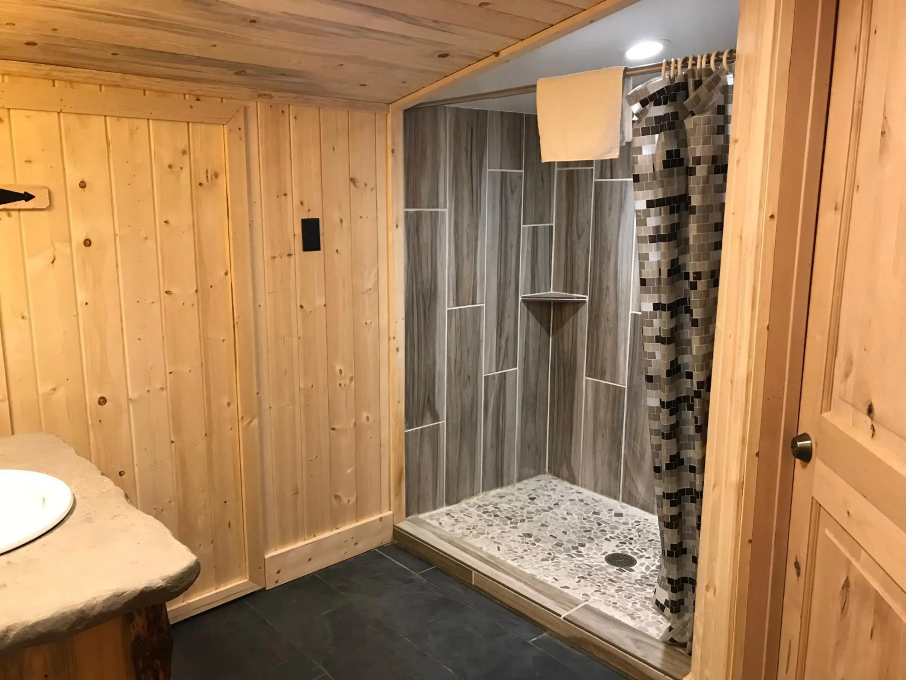 Queen Room with Two Queen Beds in Heart Six Ranch Queen Room with Two Queen Beds in Heart Six Ranch