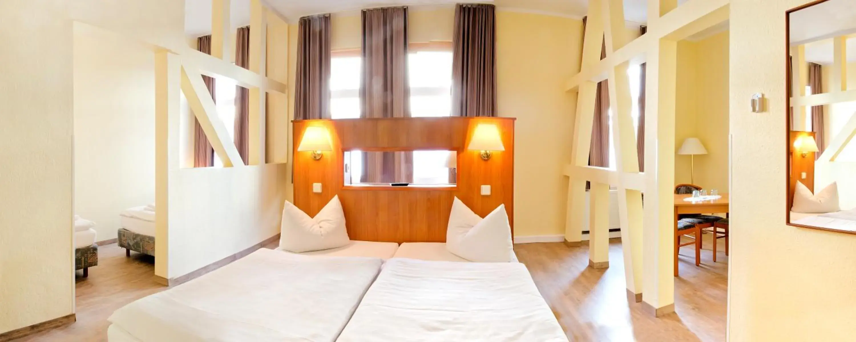 Standard Quadruple Room in Hotel Thüringer Hof Standard Quadruple Room in Hotel Thüringer Hof