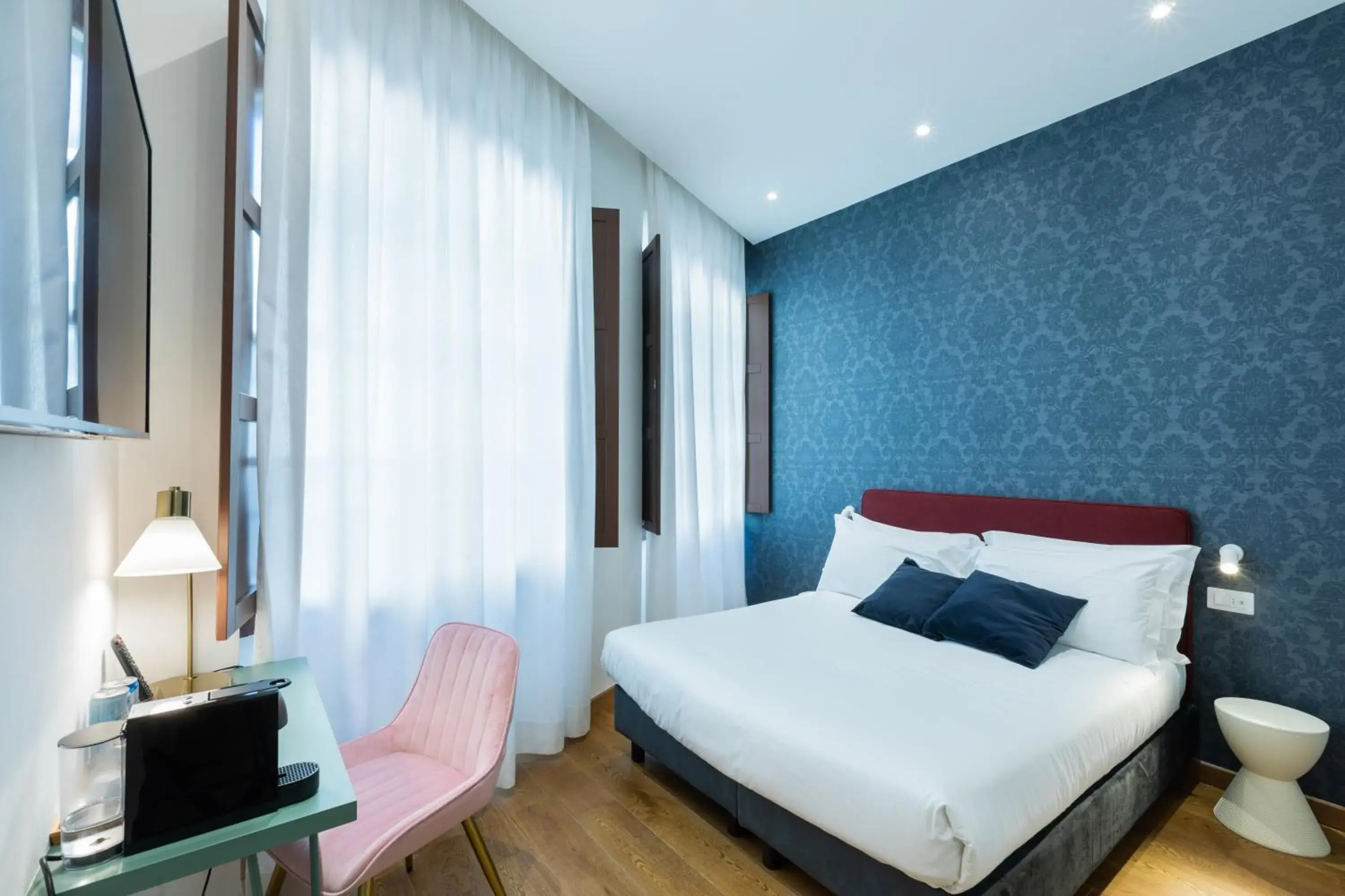 Deluxe Double or Twin Room with Spa Bath in Amabilia Florence Deluxe Double or Twin Room with Spa Bath in Amabilia Florence