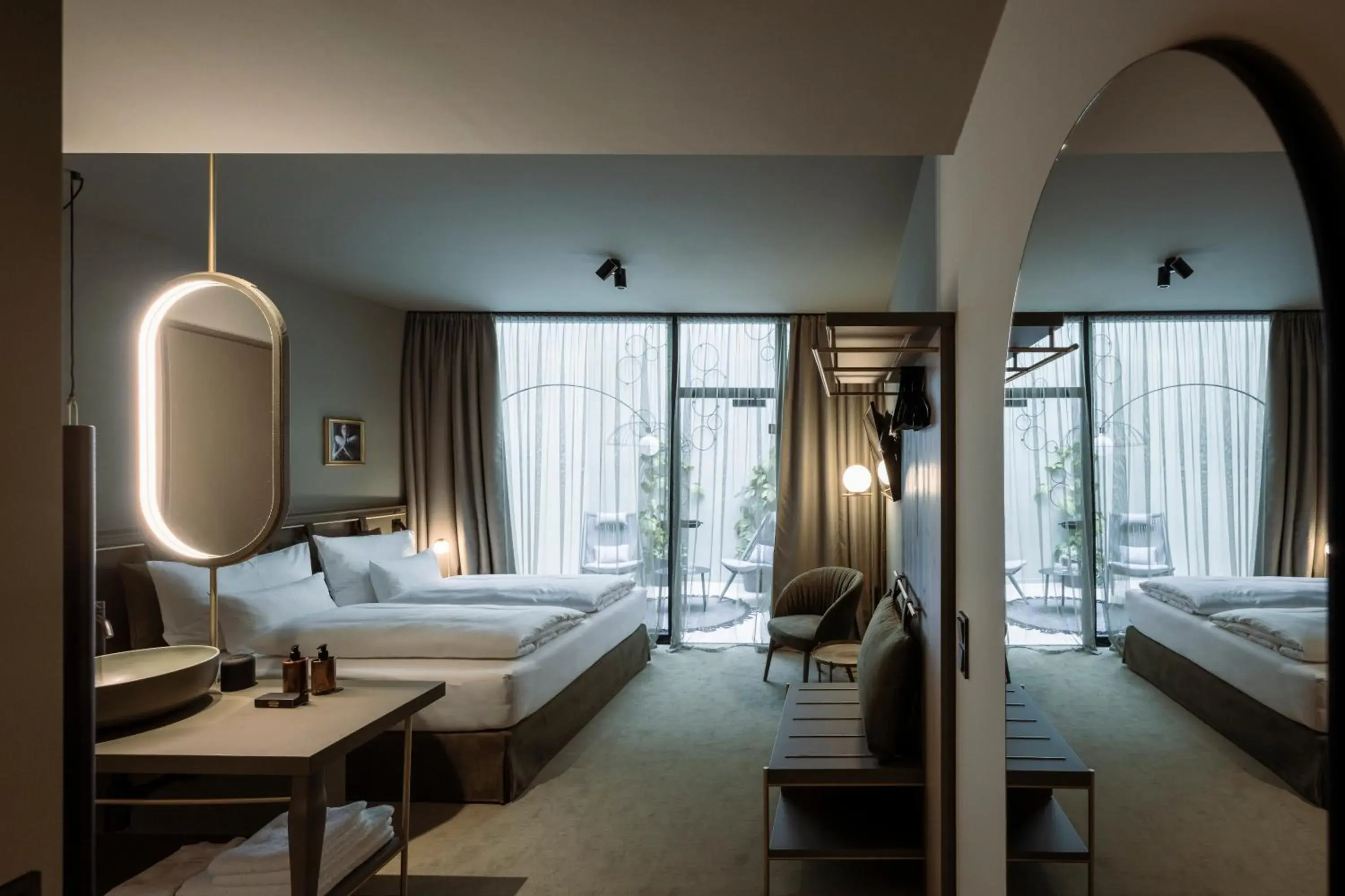 Double Room with Patio in Altstadthotel Weisses Kreuz Double Room with Patio in Altstadthotel Weisses Kreuz