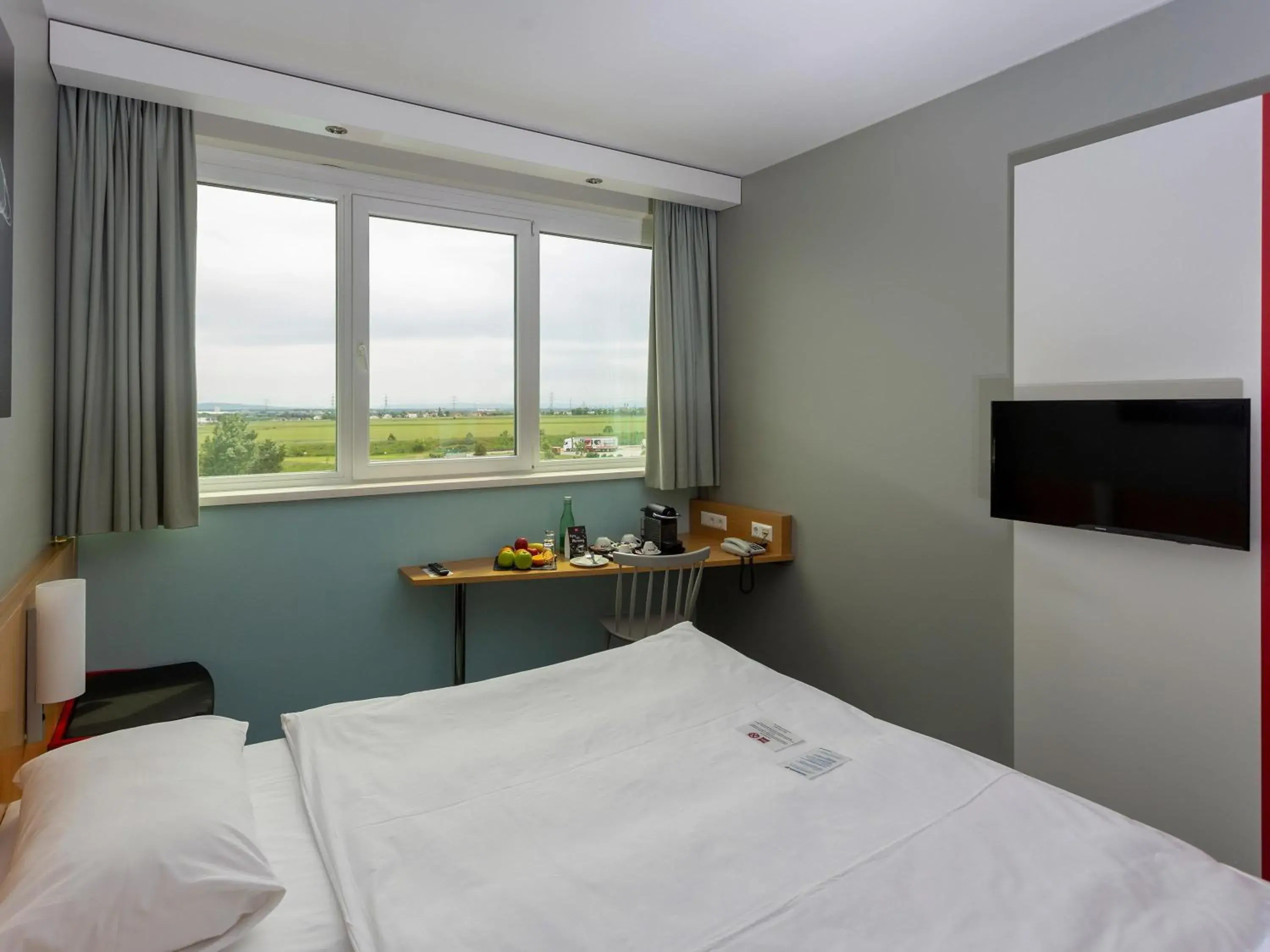 Superior Twin Room in Ibis Vienna Airport Superior Twin Room in Ibis Vienna Airport