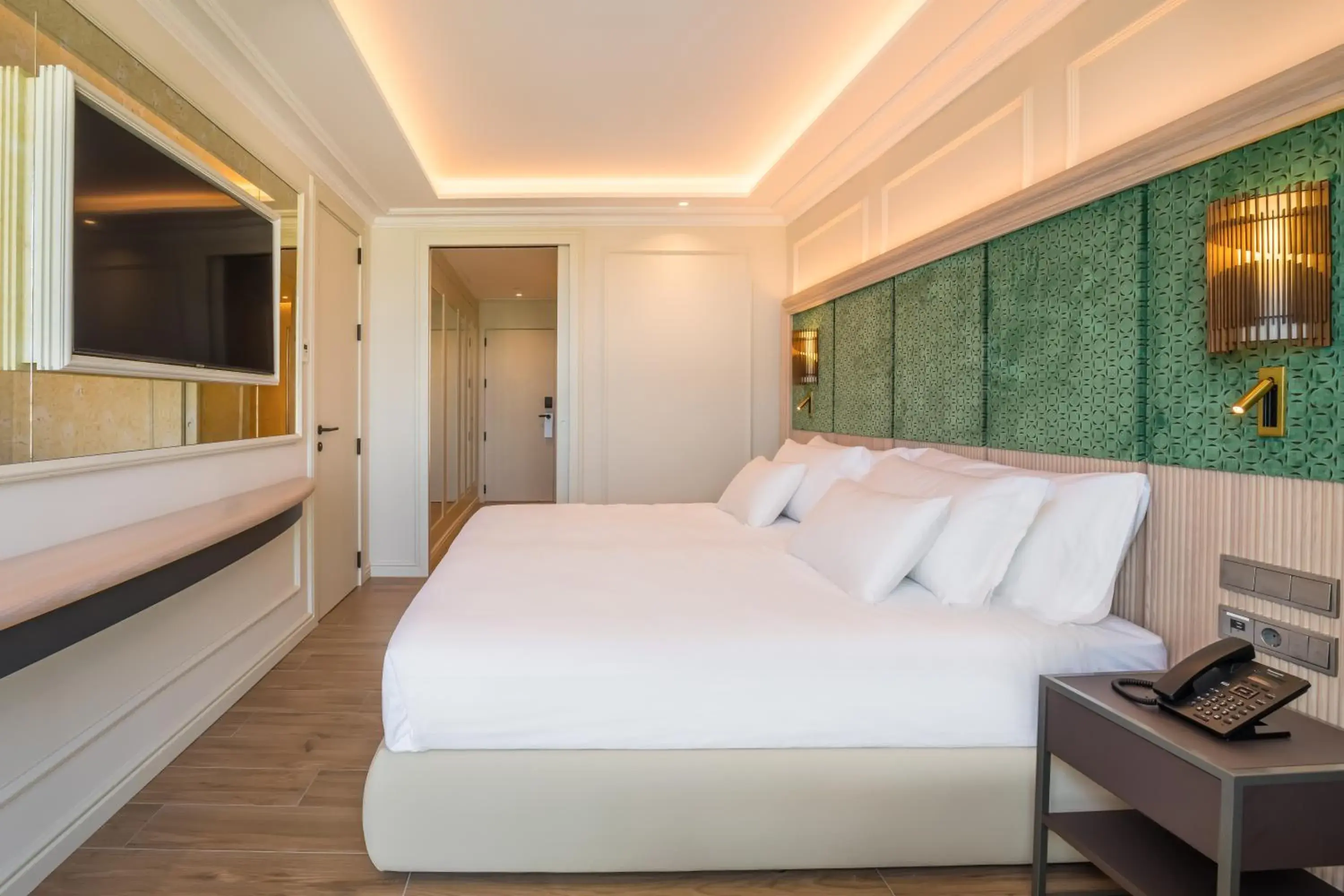 Superior Double or Twin Room with Pool View in Barceló La Nucía Palms Superior Double or Twin Room with Pool View in Barceló La Nucía Palms