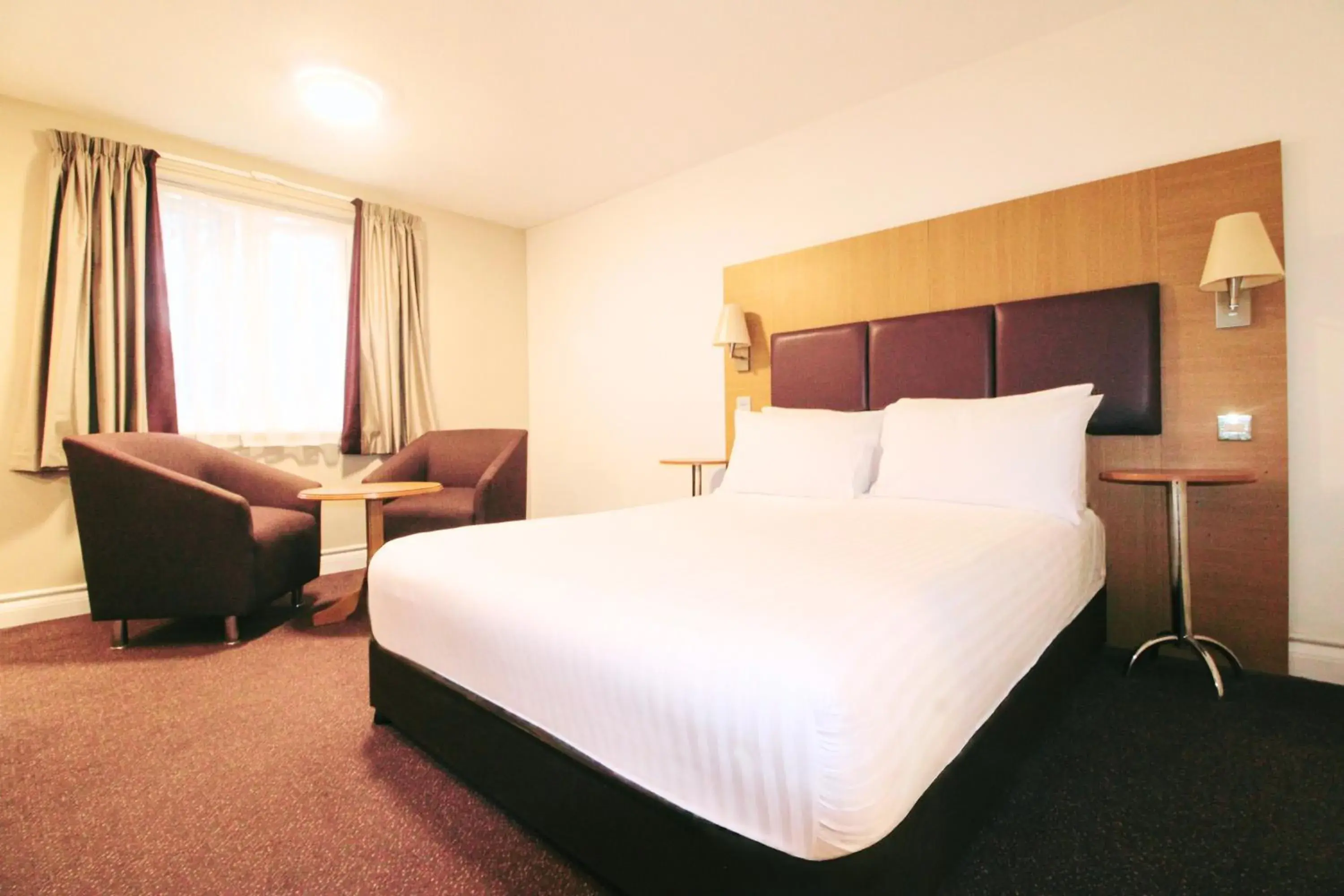 Double Room with Mobility Accessible Tub in Orchid Epsom; Sure Hotel Collection by Best Western Double Room with Mobility Accessible Tub in Orchid Epsom; Sure Hotel Collection by Best Western