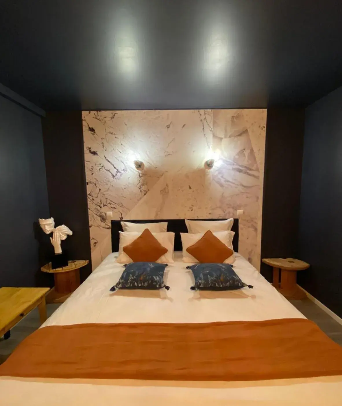 CHARMES EN VILLE Le Charme Poétique CHARMES EN VILLE Le Charme Poétique