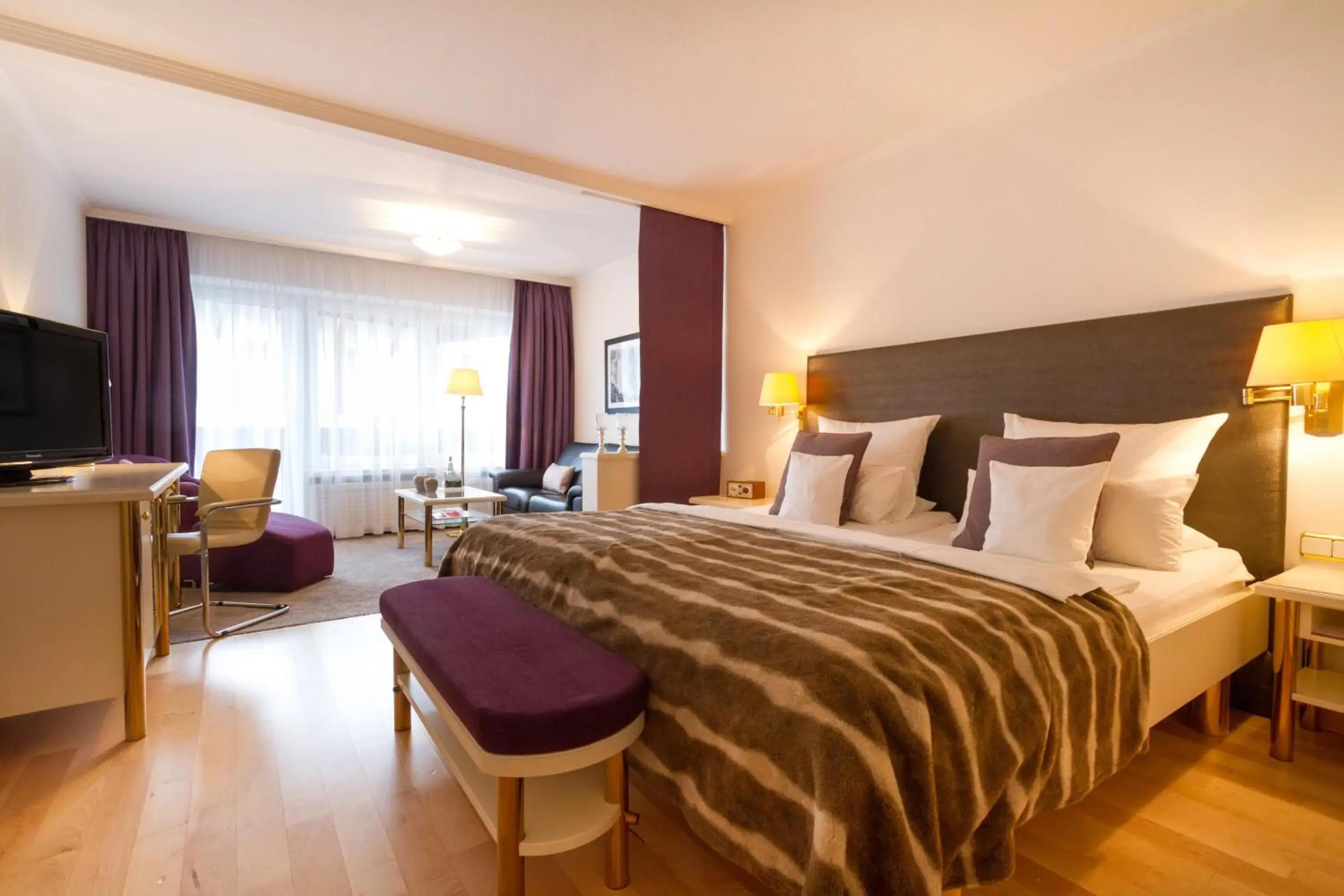 Comfort Double Room with Balcony in Hotel Franks Comfort Double Room with Balcony in Hotel Franks