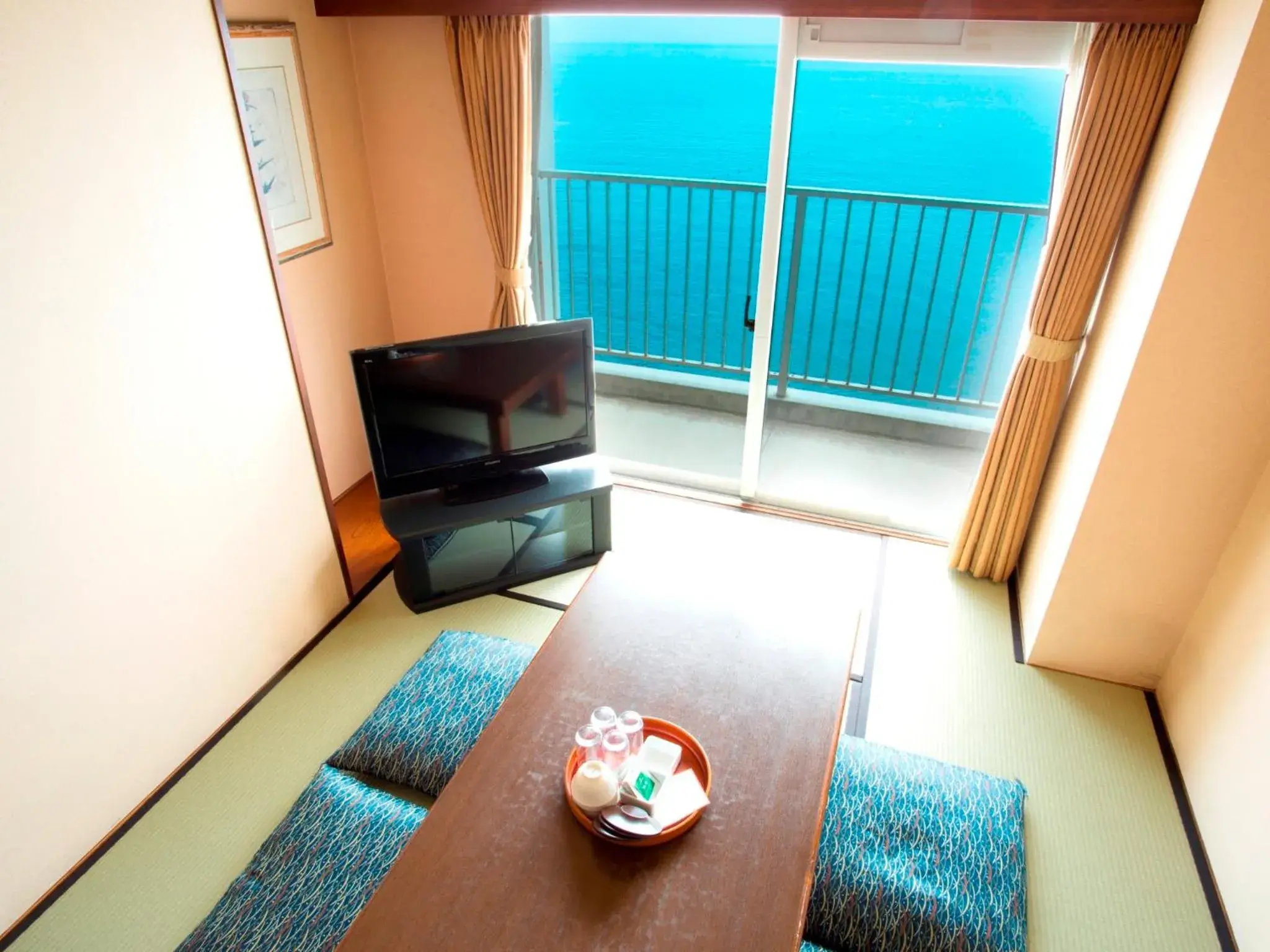 Standard Room with Tatami Area - Smoking in Hotel Resorpia Atami Standard Room with Tatami Area - Smoking in Hotel Resorpia Atami