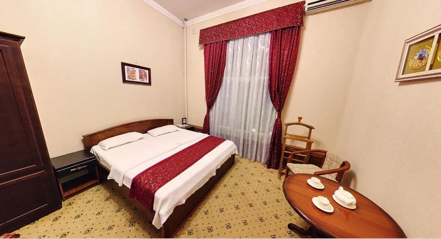 Double or Twin Room with Shower - single occupancy in Mixt Royal Palace Double or Twin Room with Shower - single occupancy in Mixt Royal Palace