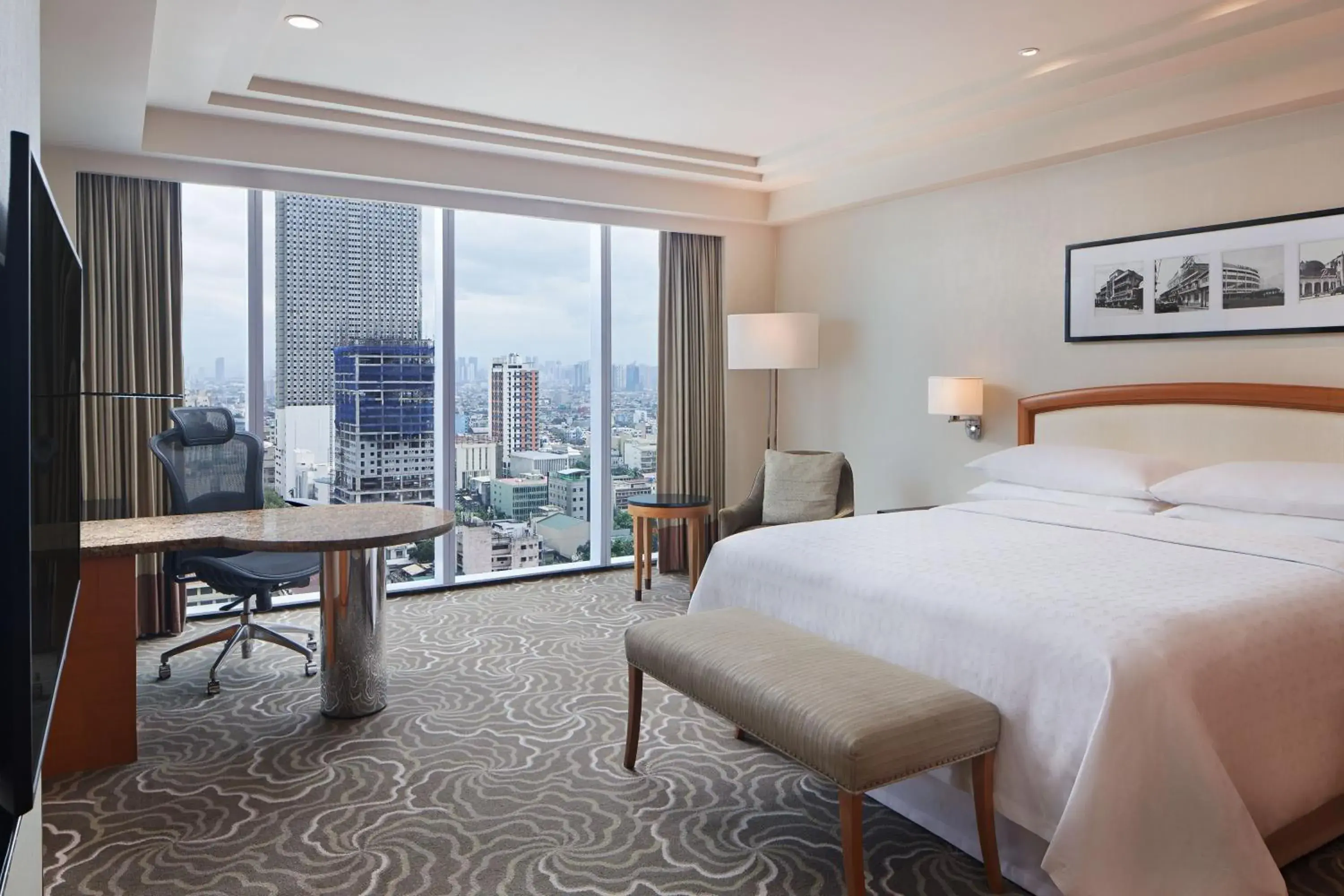 Executive Room, Larger Guest room, 1 King in Sheraton Manila Bay Executive Room, Larger Guest room, 1 King in Sheraton Manila Bay