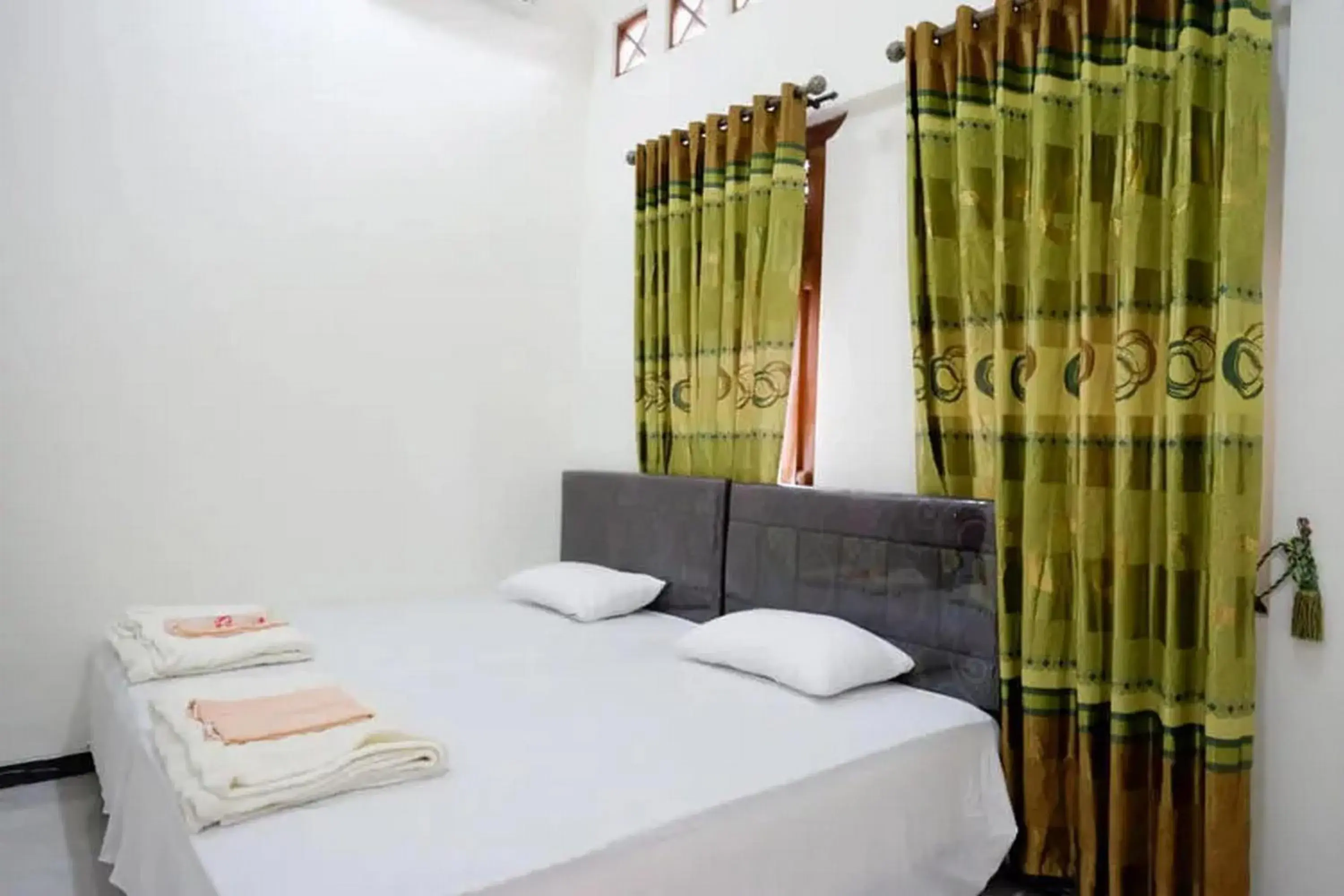 Standard Twin Room in Griya Mataram Kotagede Mitra RedDoorz Standard Twin Room in Griya Mataram Kotagede Mitra RedDoorz