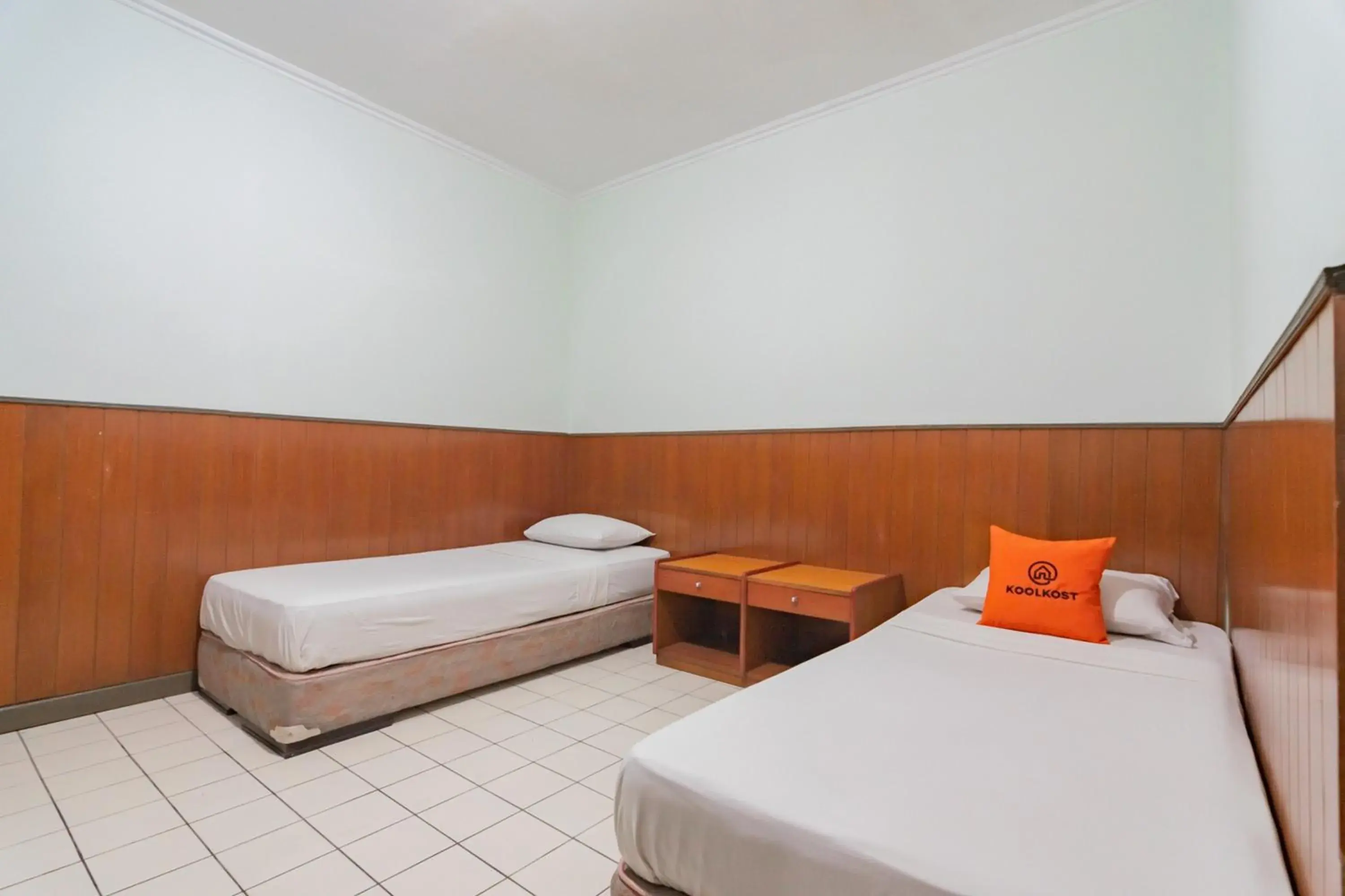 Budget Twin Room in KoolKost near Bandung Station Budget Twin Room in KoolKost near Bandung Station