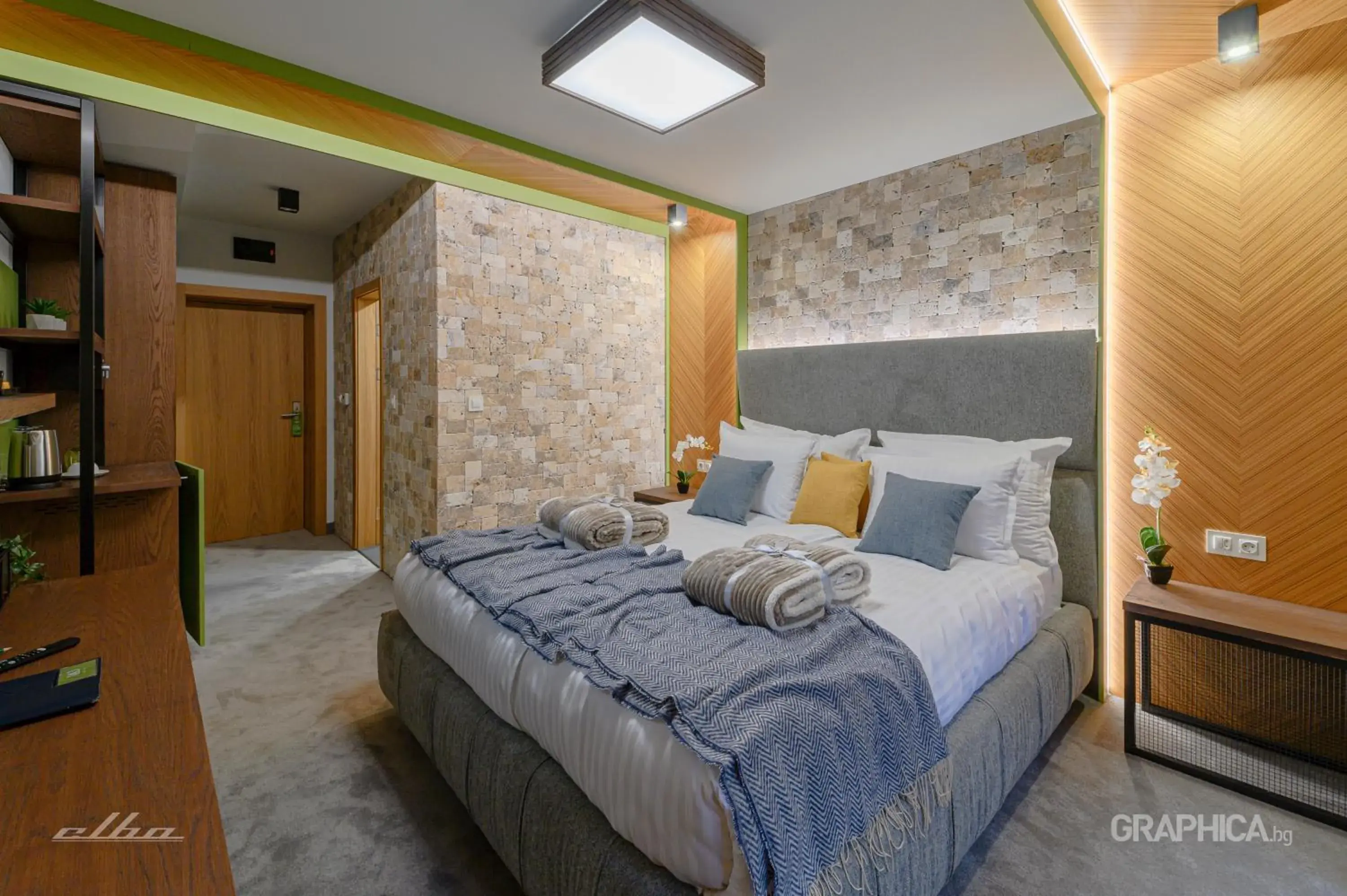 Double Room with Balcony in 103 Alpine Hotel Double Room with Balcony in 103 Alpine Hotel