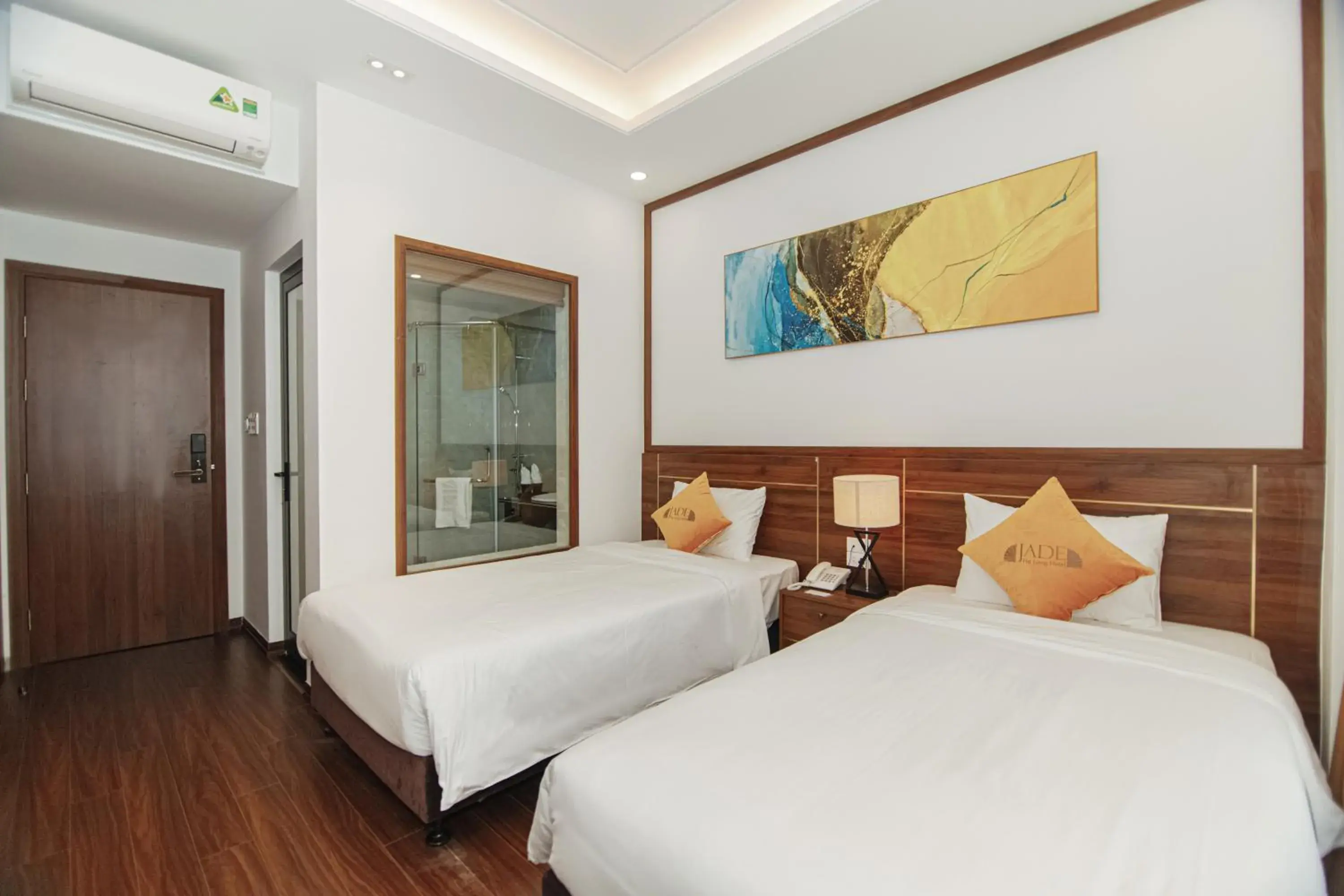 Deluxe Double or Twin Room with Balcony in Jade Ha Long Hotel Deluxe Double or Twin Room with Balcony in Jade Ha Long Hotel