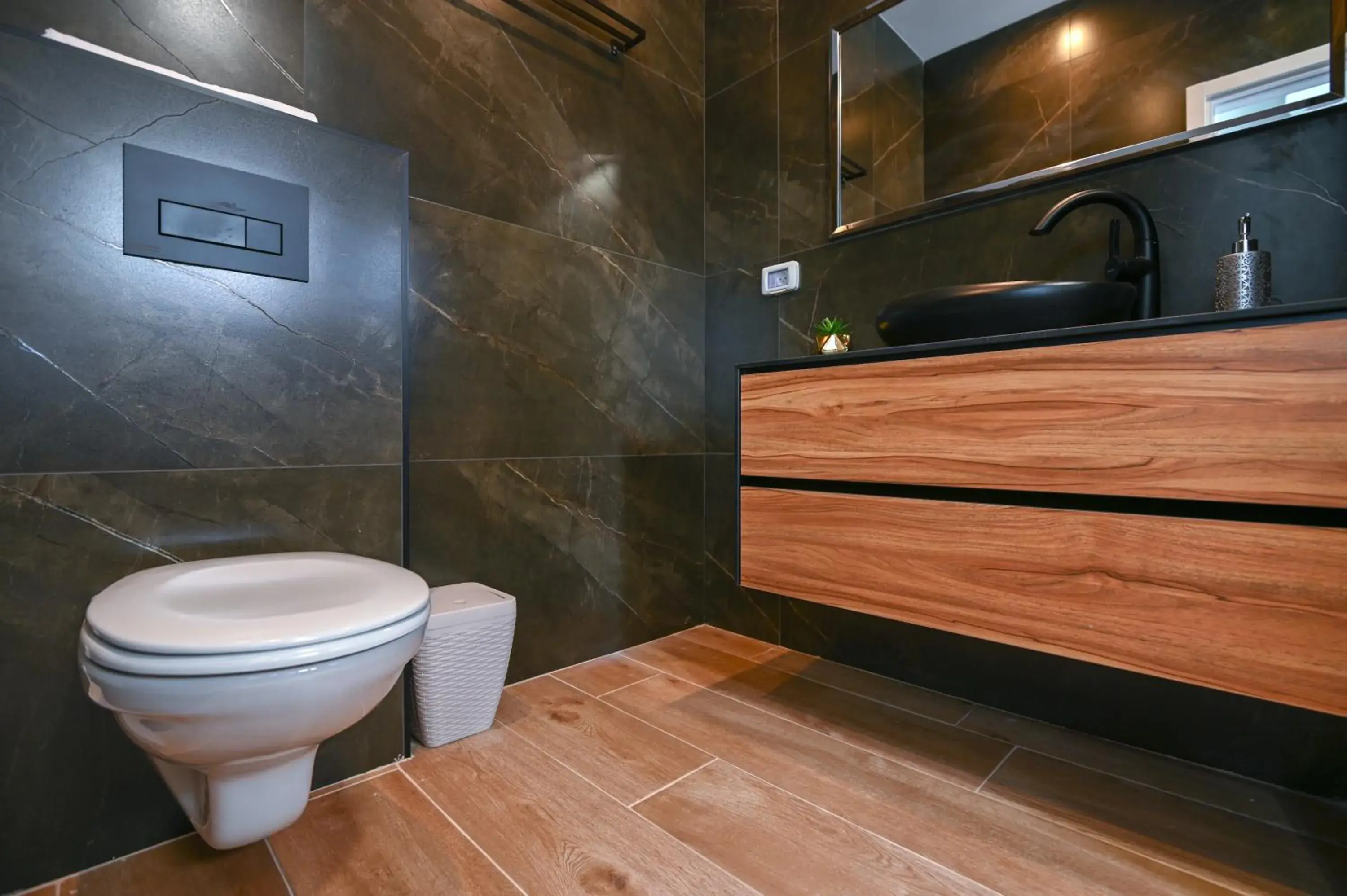 Double Room with Private Bathroom in Lake Mansion Boutique Apartments Double Room with Private Bathroom in Lake Mansion Boutique Apartments