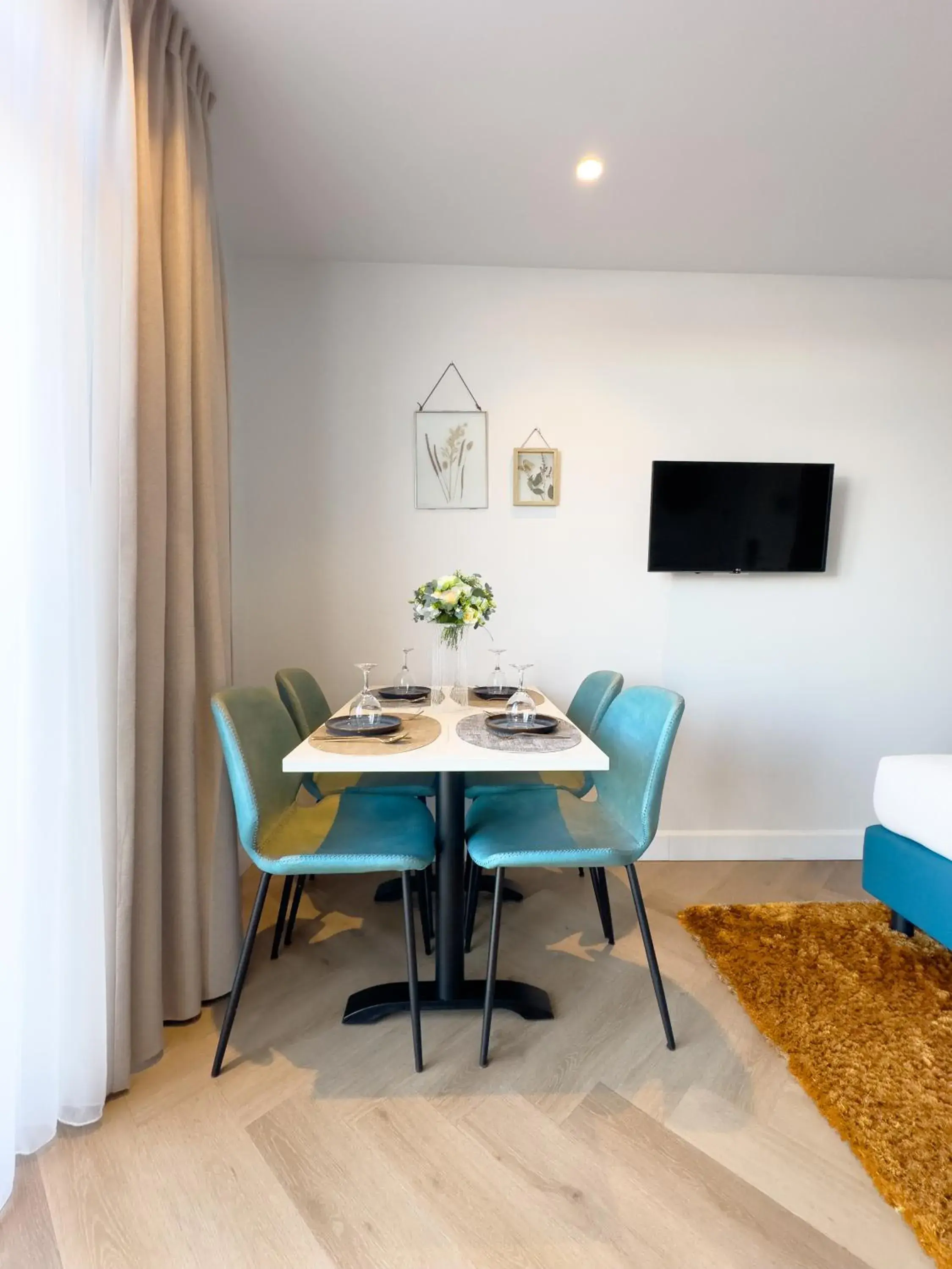 Luxury Quadruple Room in Boutique Hotel At Sea Luxury Quadruple Room in Boutique Hotel At Sea