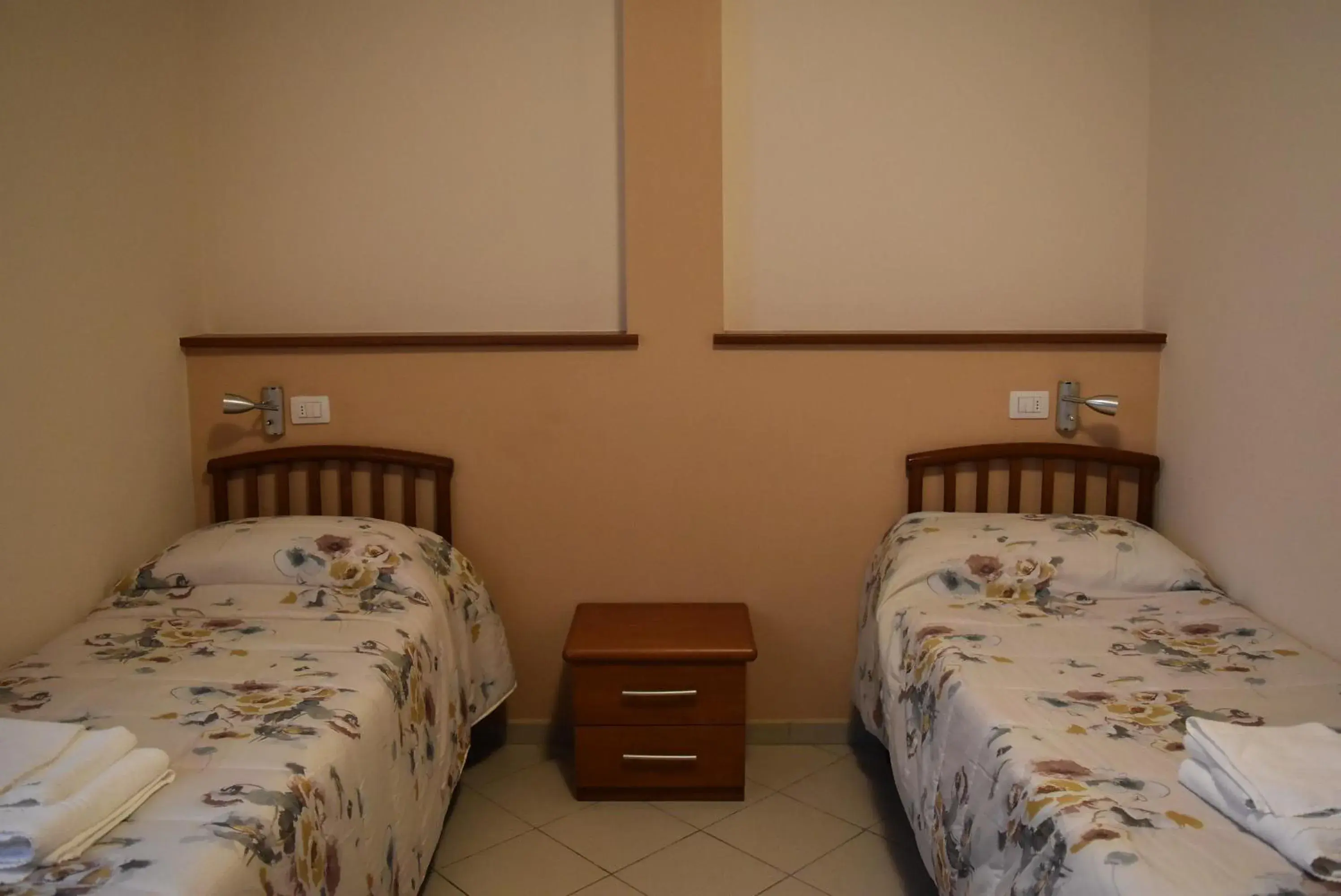 Twin Room with Private Bathroom - single occupancy in La Dea Twin Room with Private Bathroom - single occupancy in La Dea