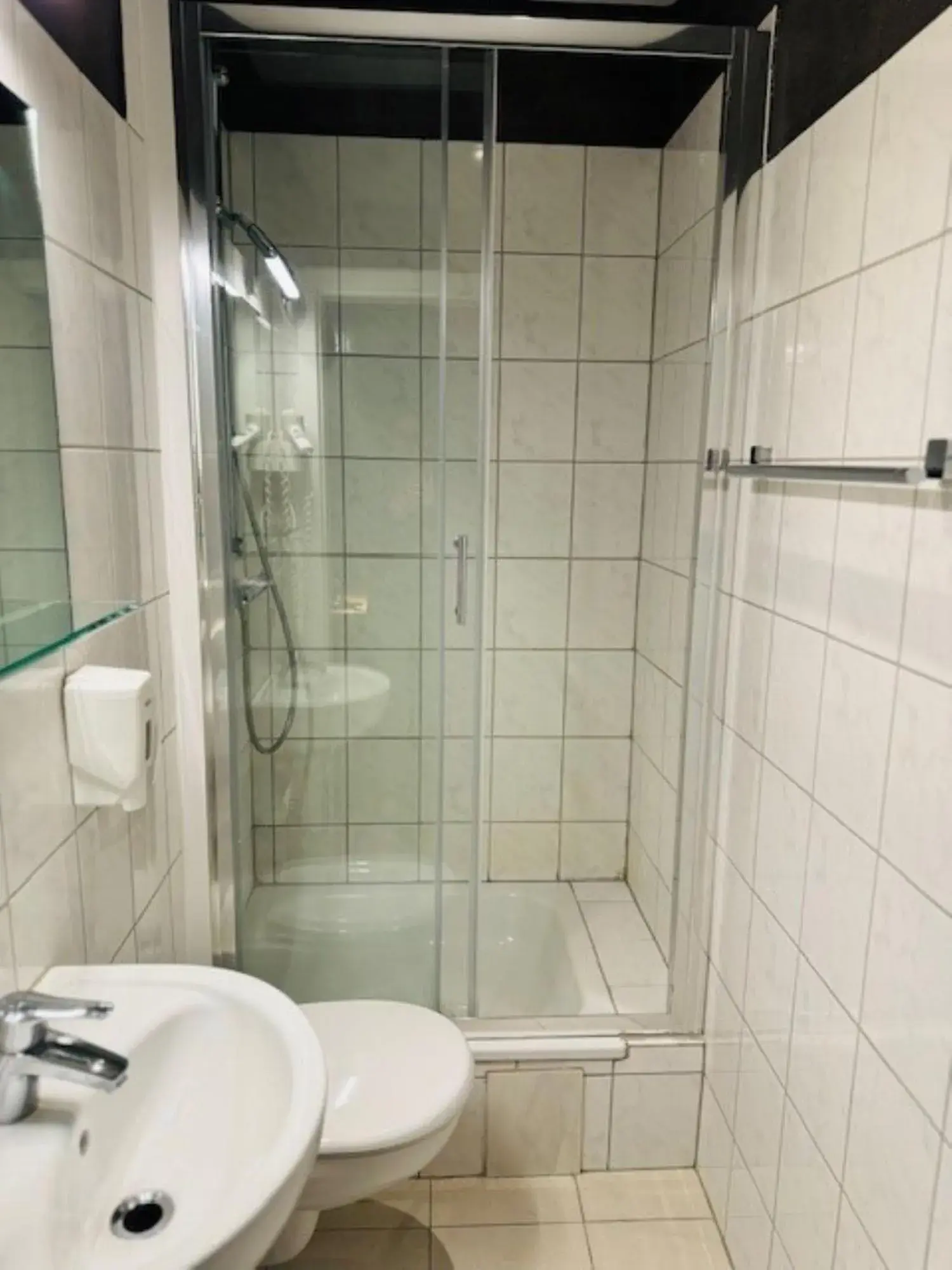 Standard Single Room in Hotel Charlton Standard Single Room in Hotel Charlton