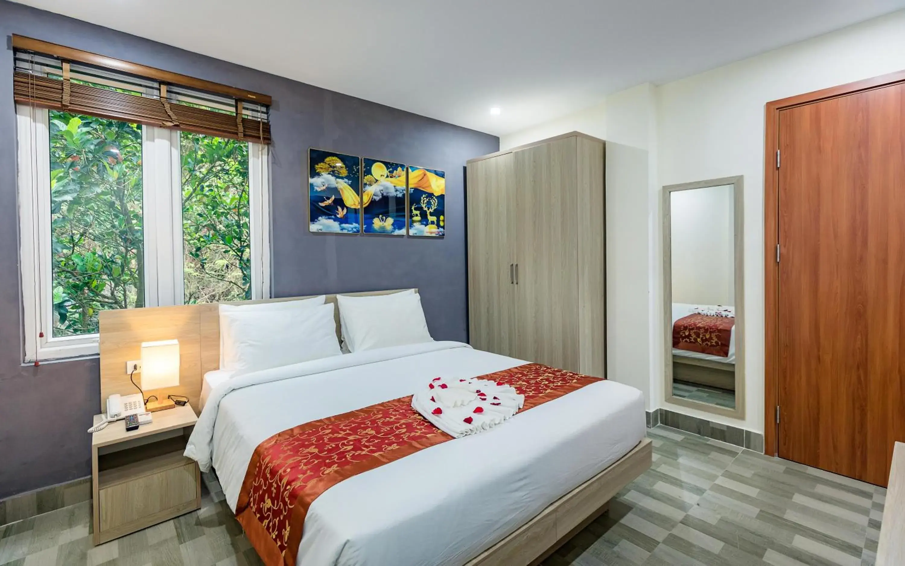 Standard King Room in Cat Ba Violet Hotel Standard King Room in Cat Ba Violet Hotel