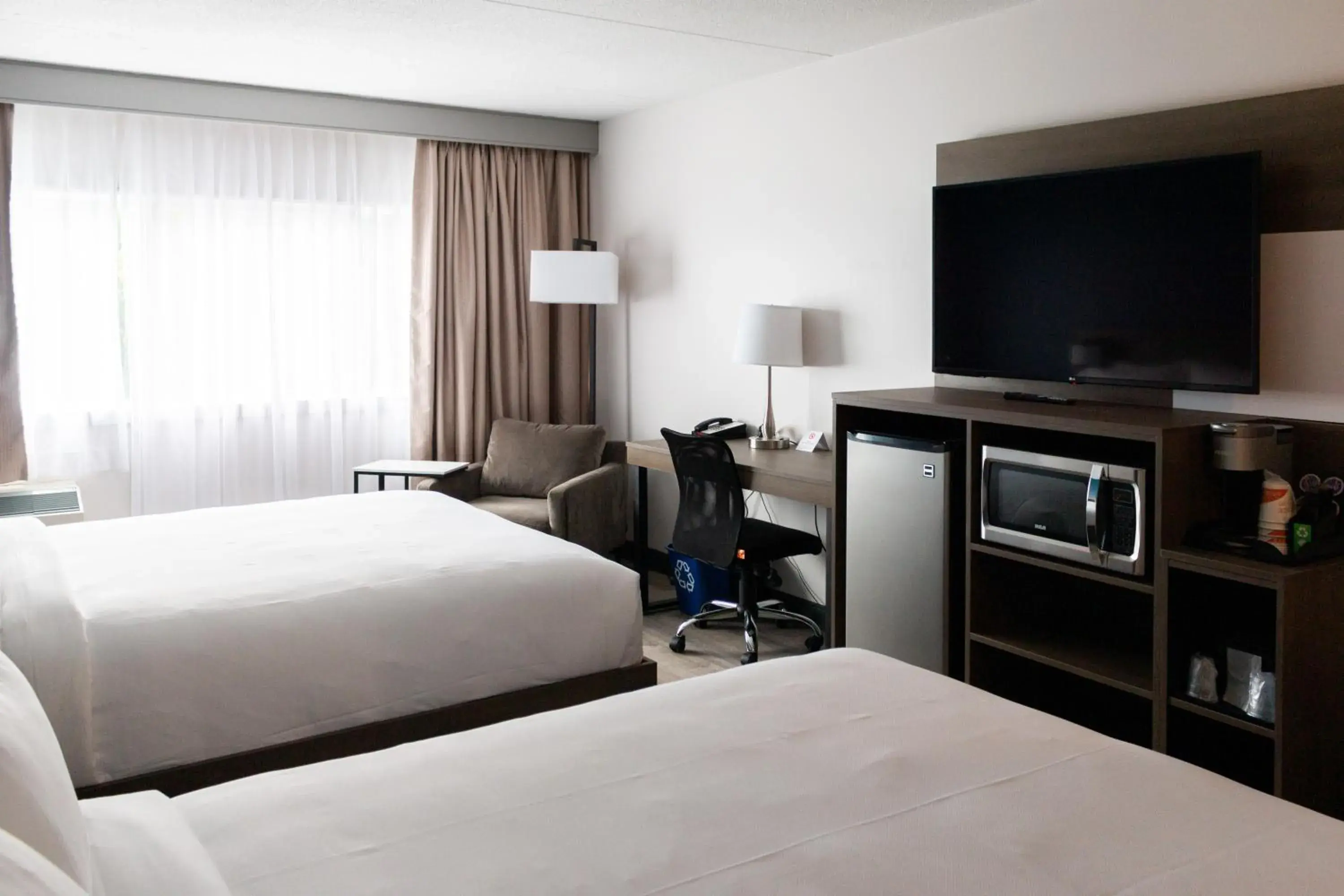 Standard Queen Room with Two Queen Beds - Non Smoking in Comfort Suites Kingston Central Standard Queen Room with Two Queen Beds - Non Smoking in Comfort Suites Kingston Central