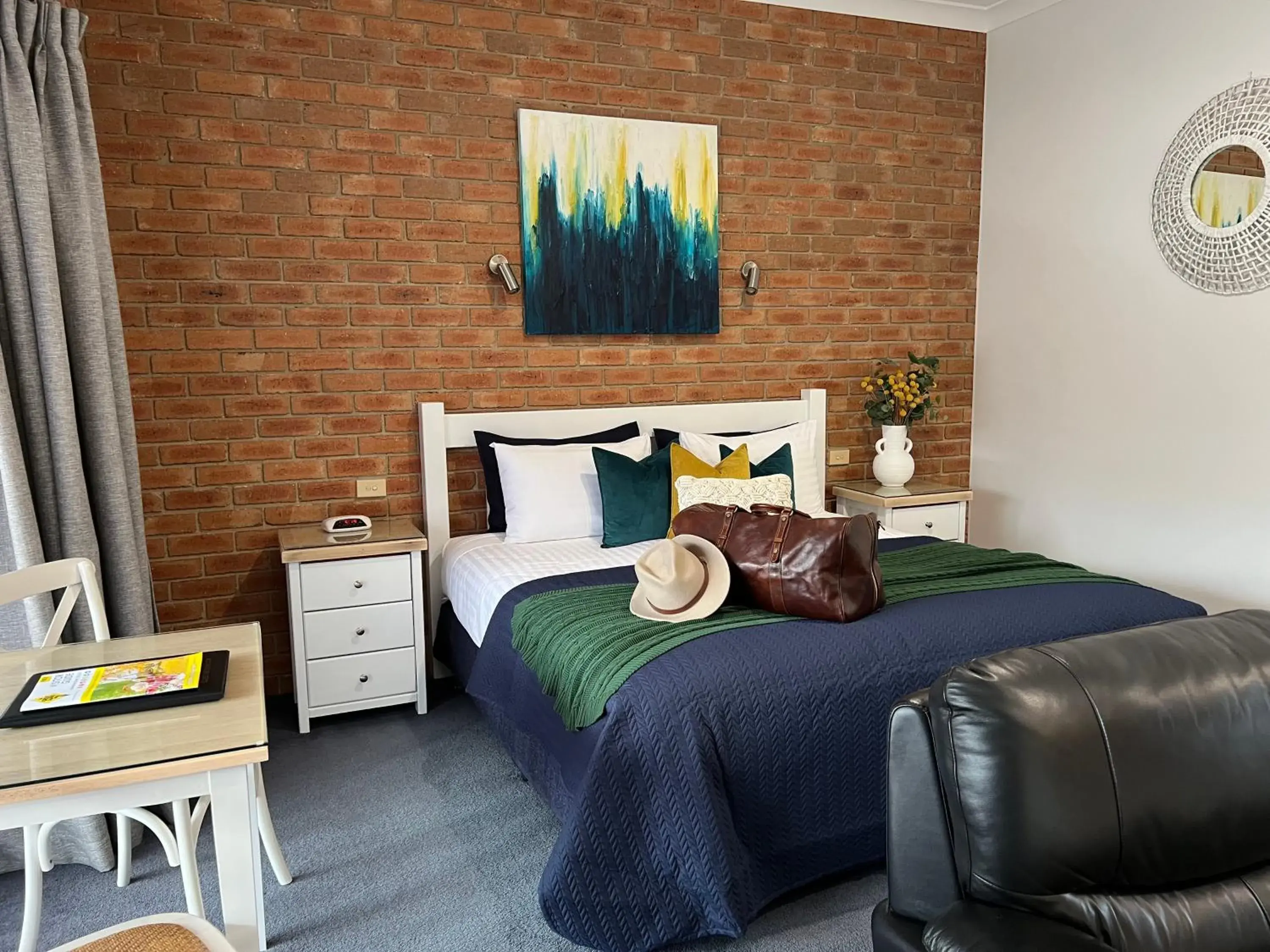 Deluxe King Room with Spa Bath in Coastal Waters Motor Inn Deluxe King Room with Spa Bath in Coastal Waters Motor Inn