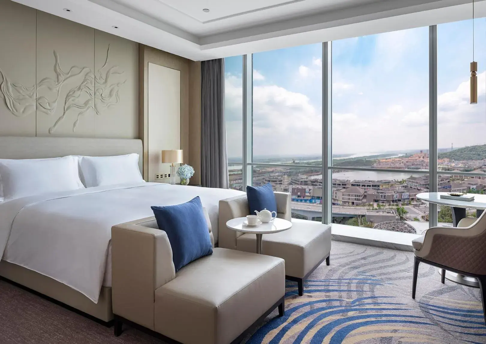 Deluxe King Room in Langham Place Changsha Deluxe King Room in Langham Place Changsha