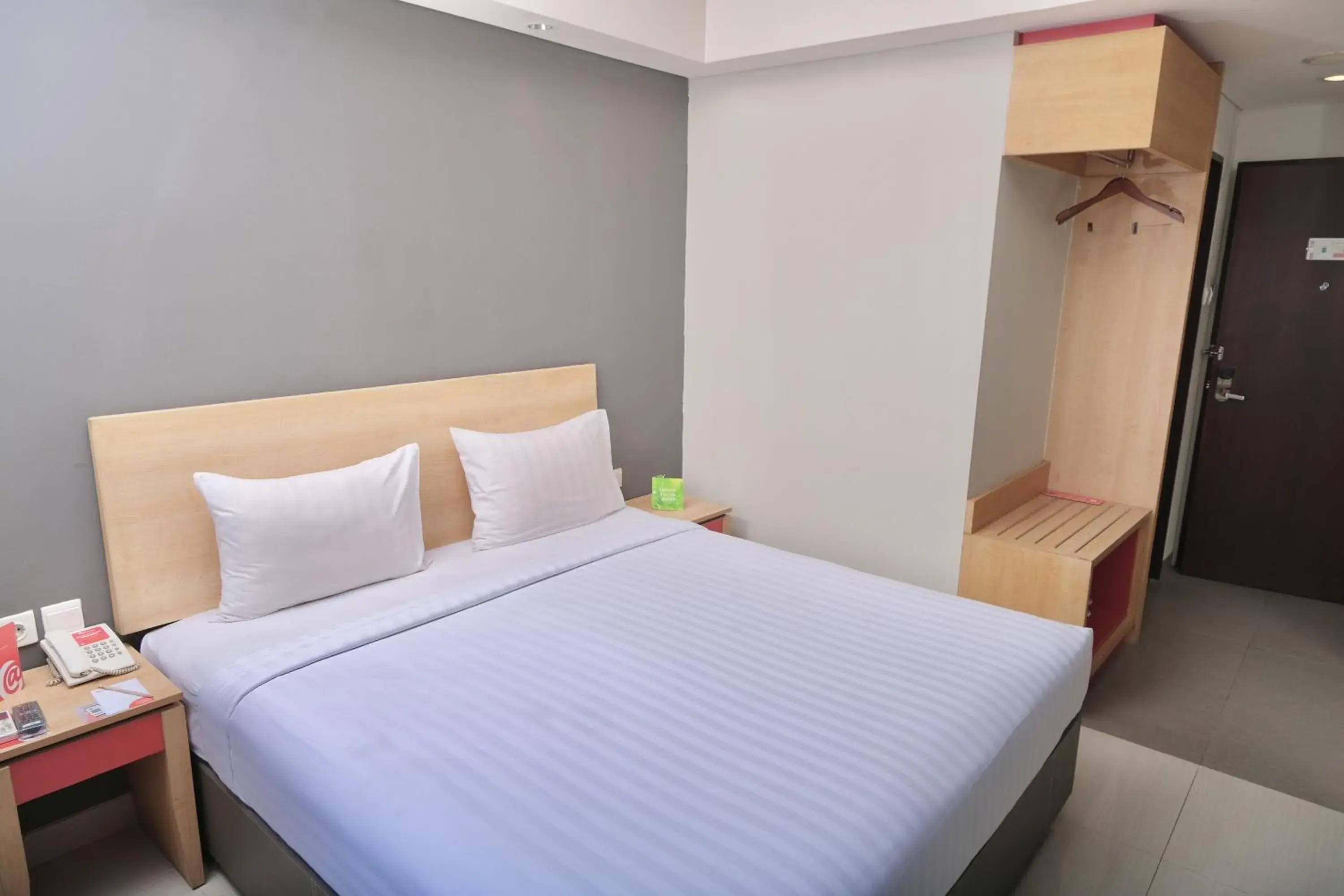 Superior Double Room in @Hom Semarang Simpang Lima Superior Double Room in @Hom Semarang Simpang Lima
